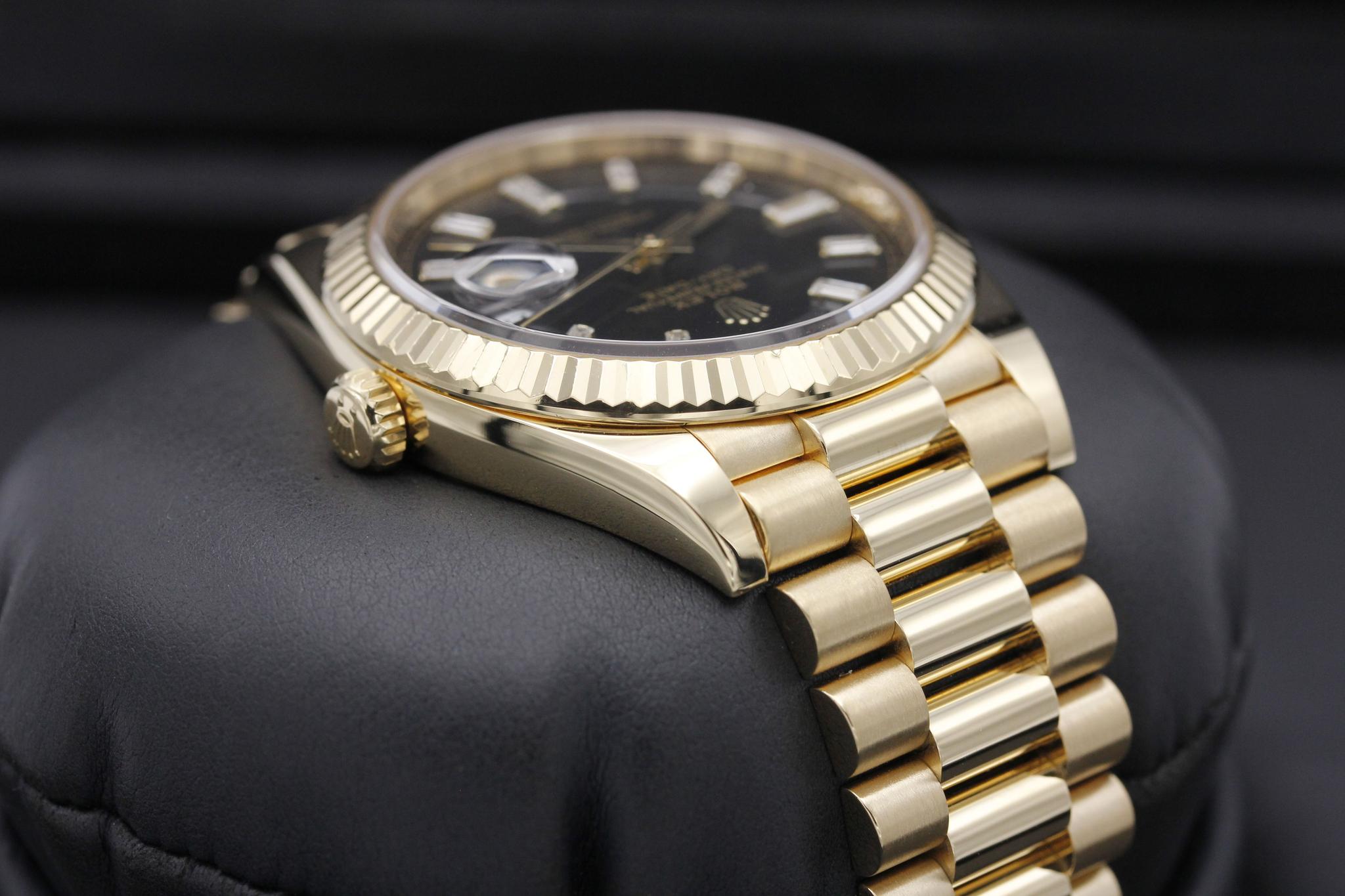 Watch Image 4