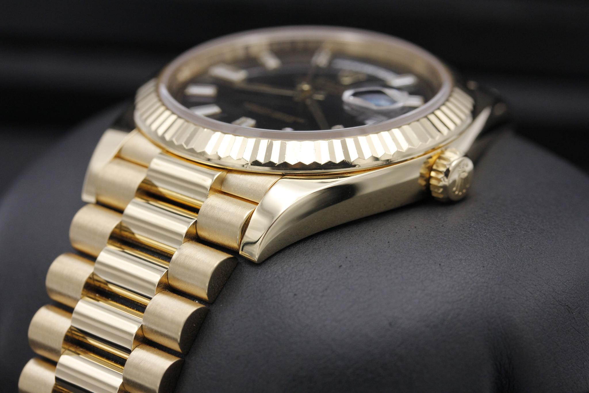 Watch Image 2