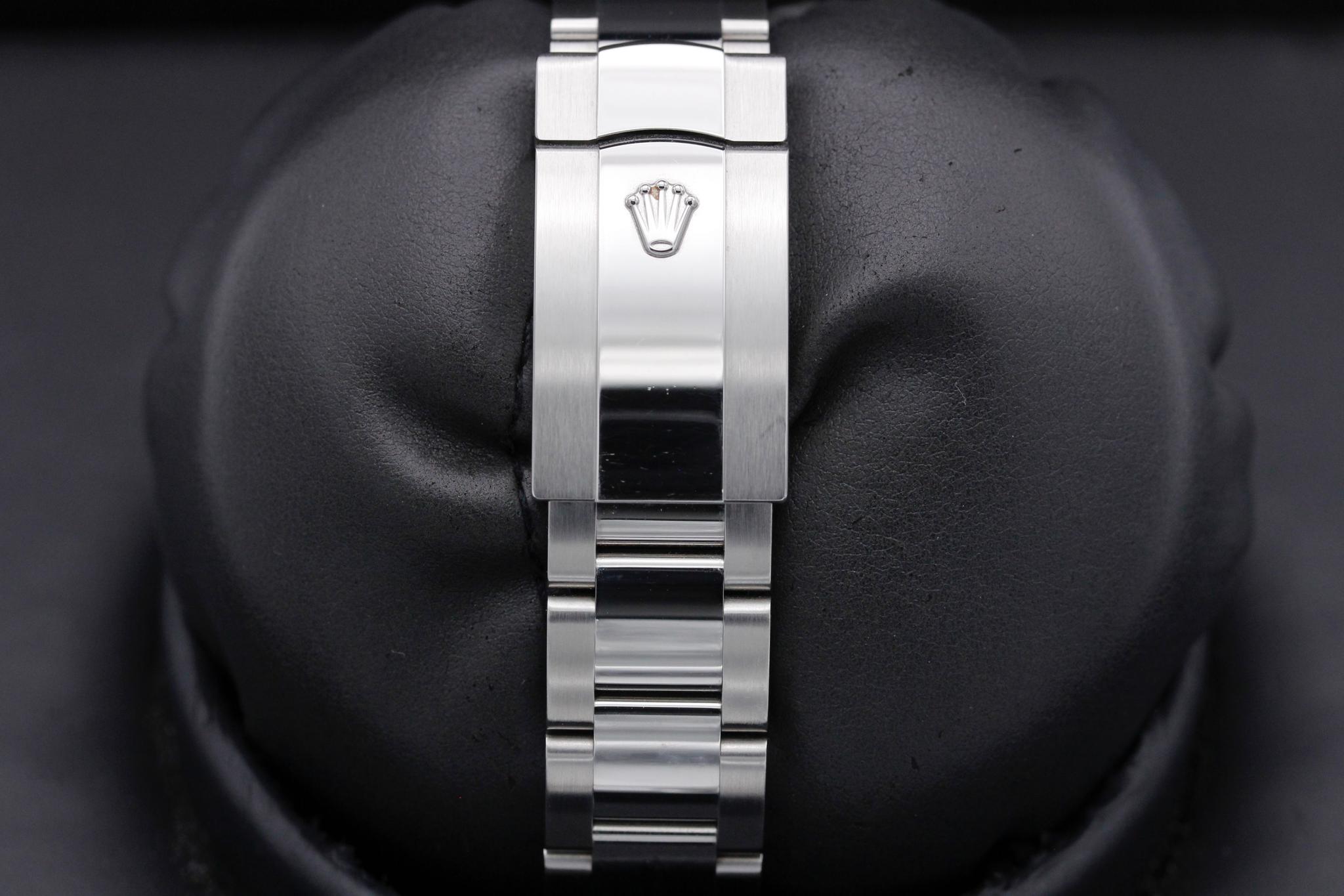 Watch Image 7