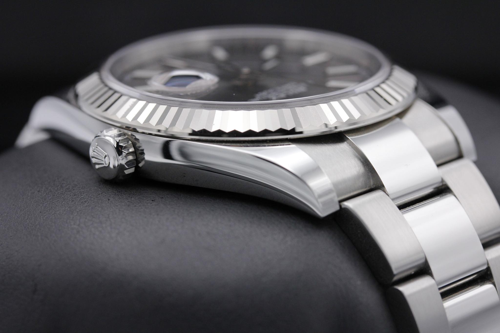 Watch Image 4