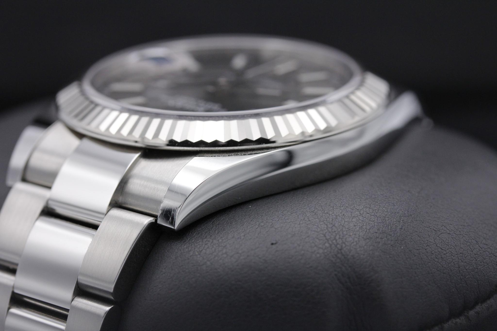 Watch Image 5