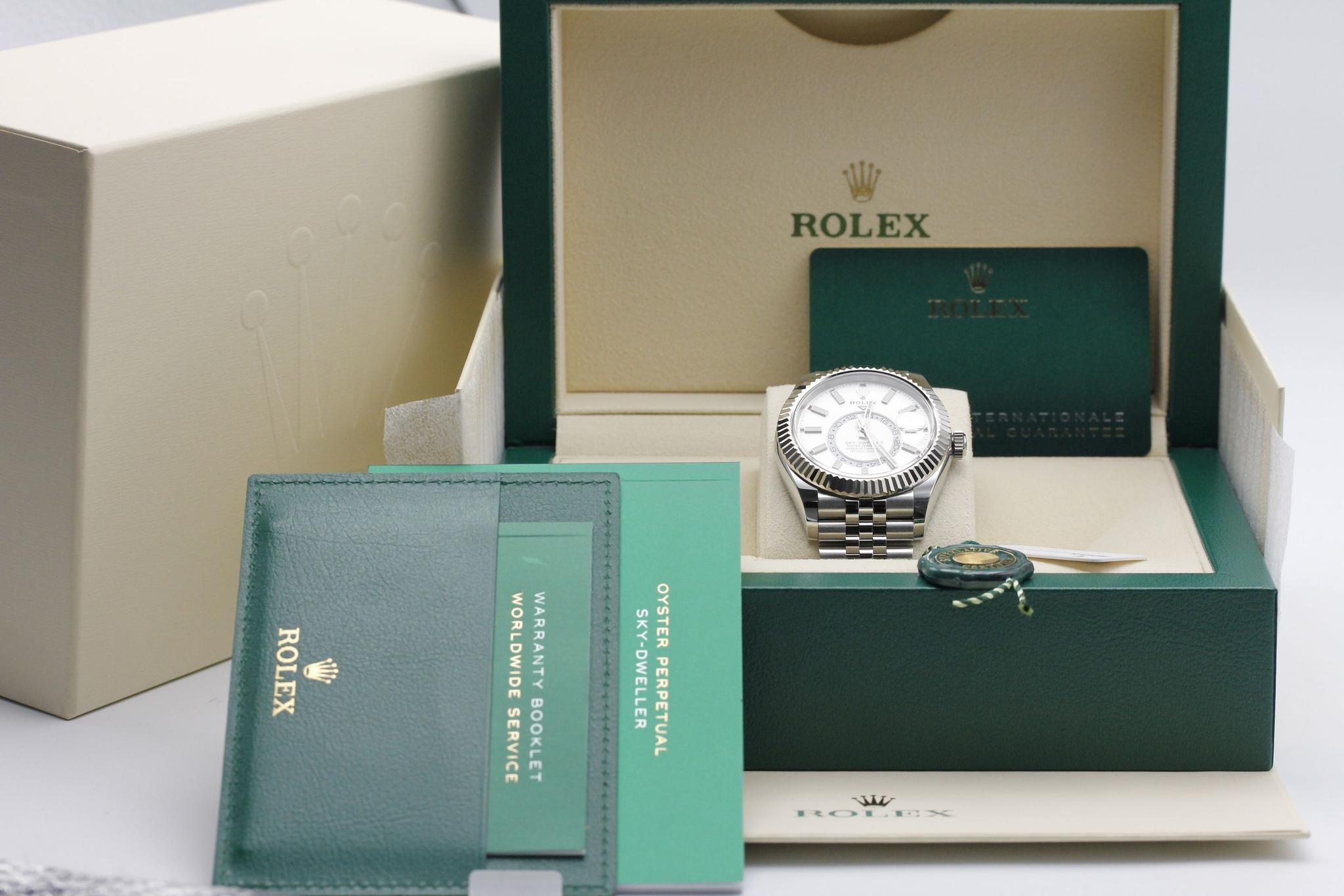 Watch Image 11