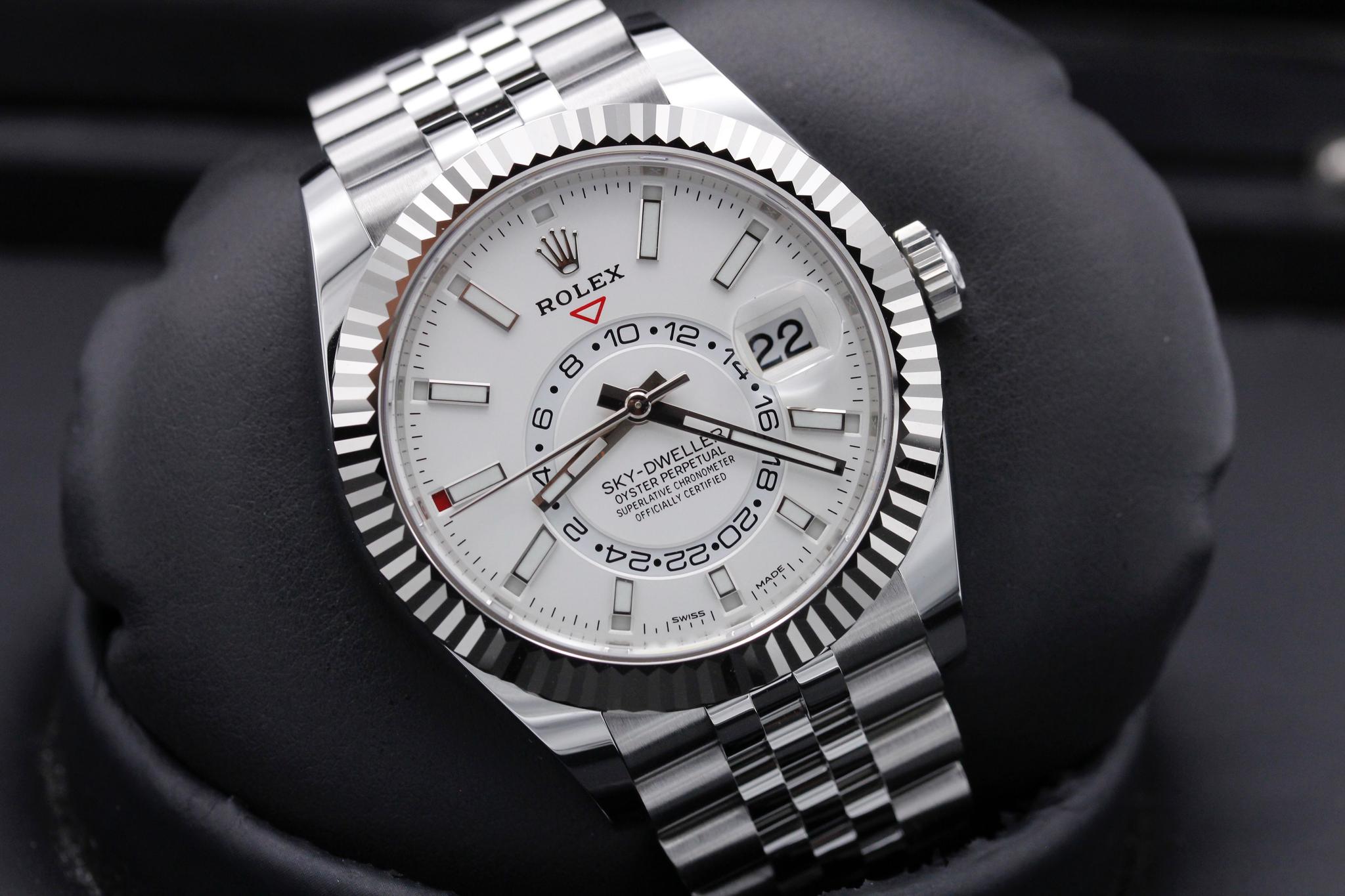 Watch Image 9