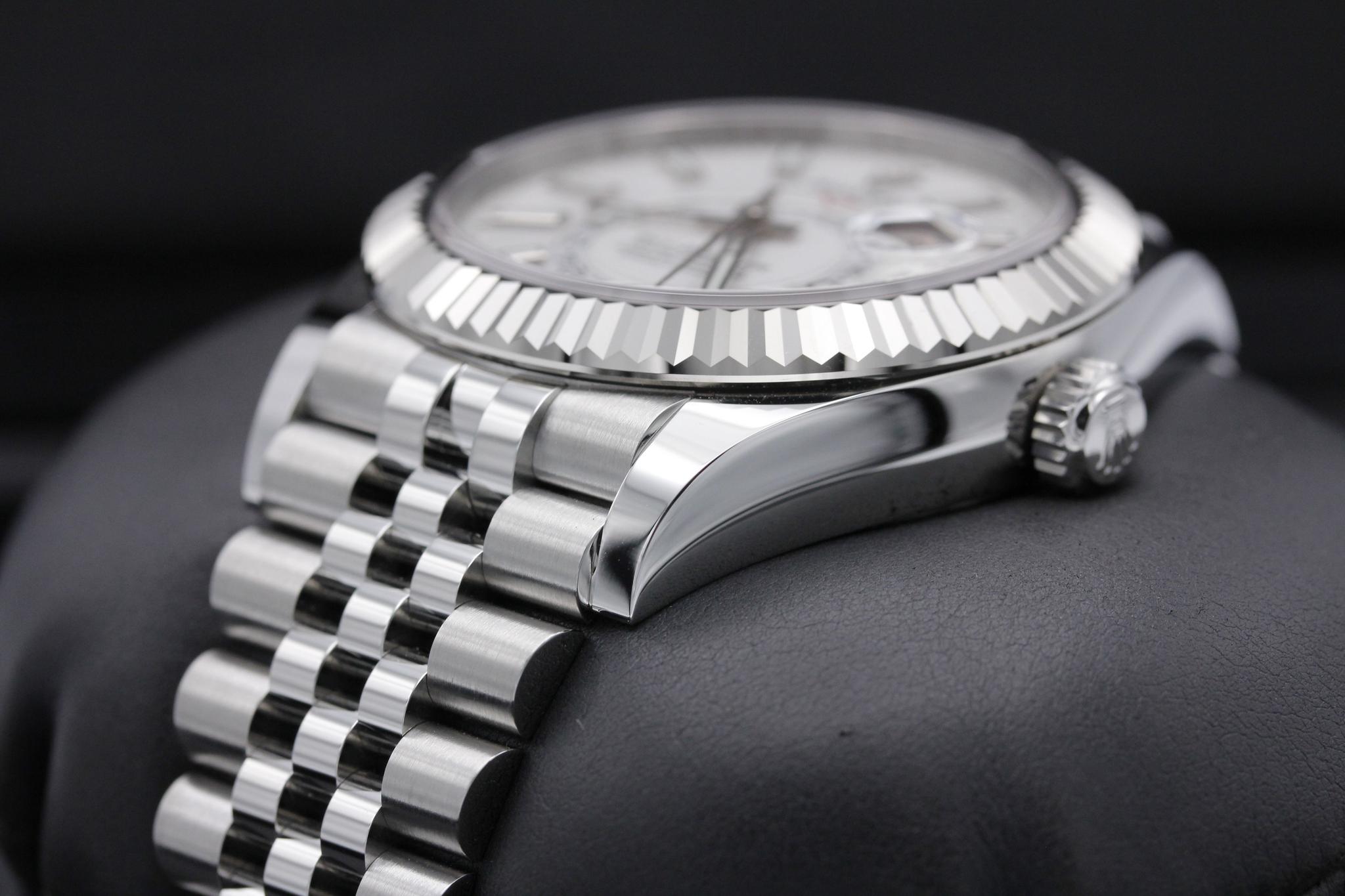 Watch Image 2