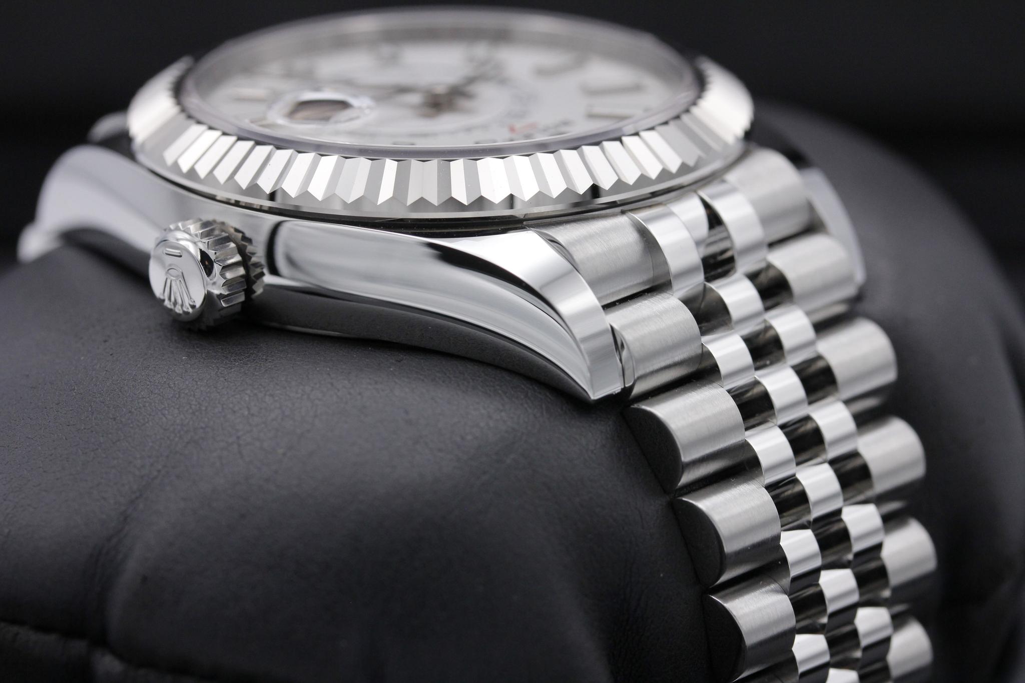 Watch Image 4