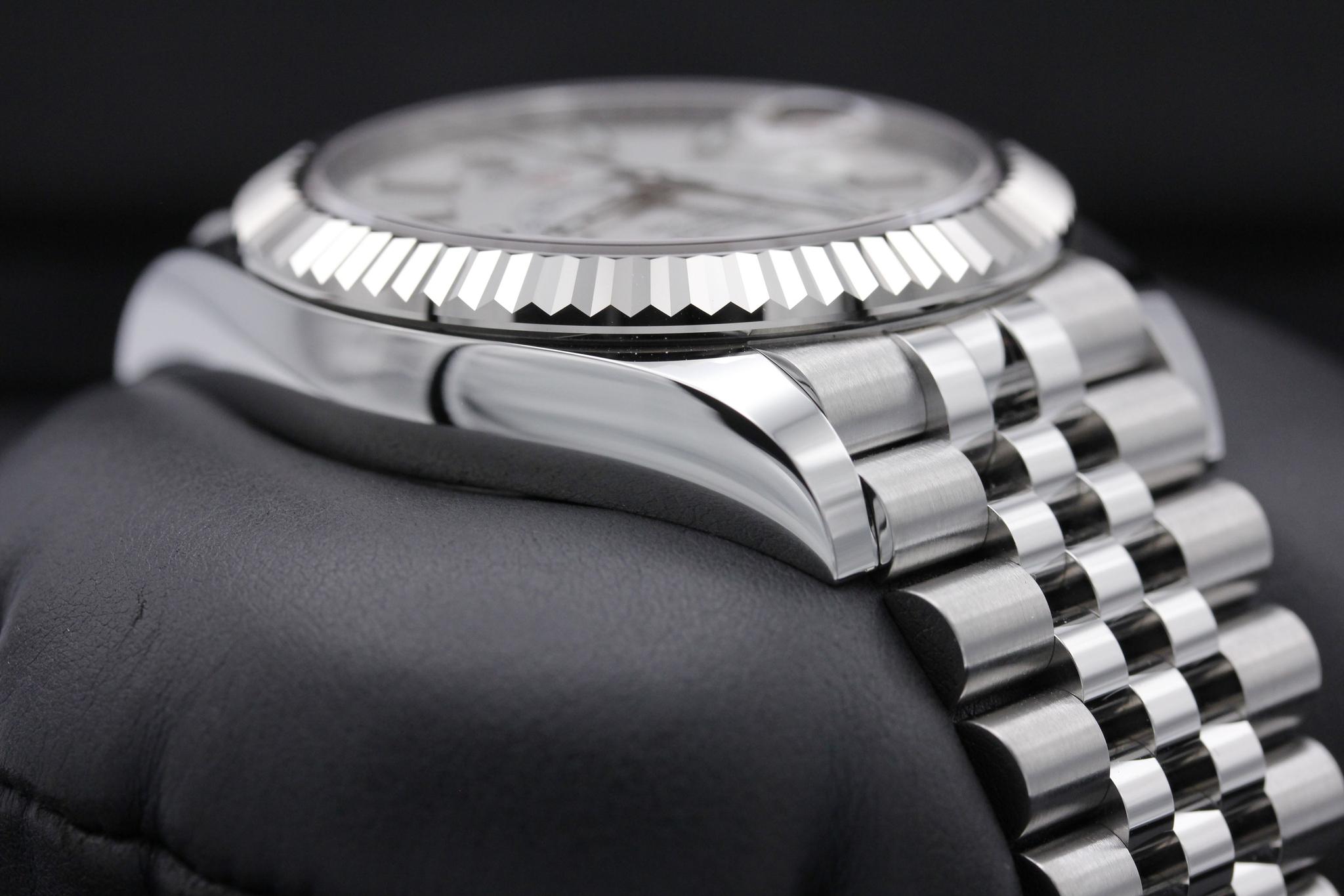 Watch Image 6