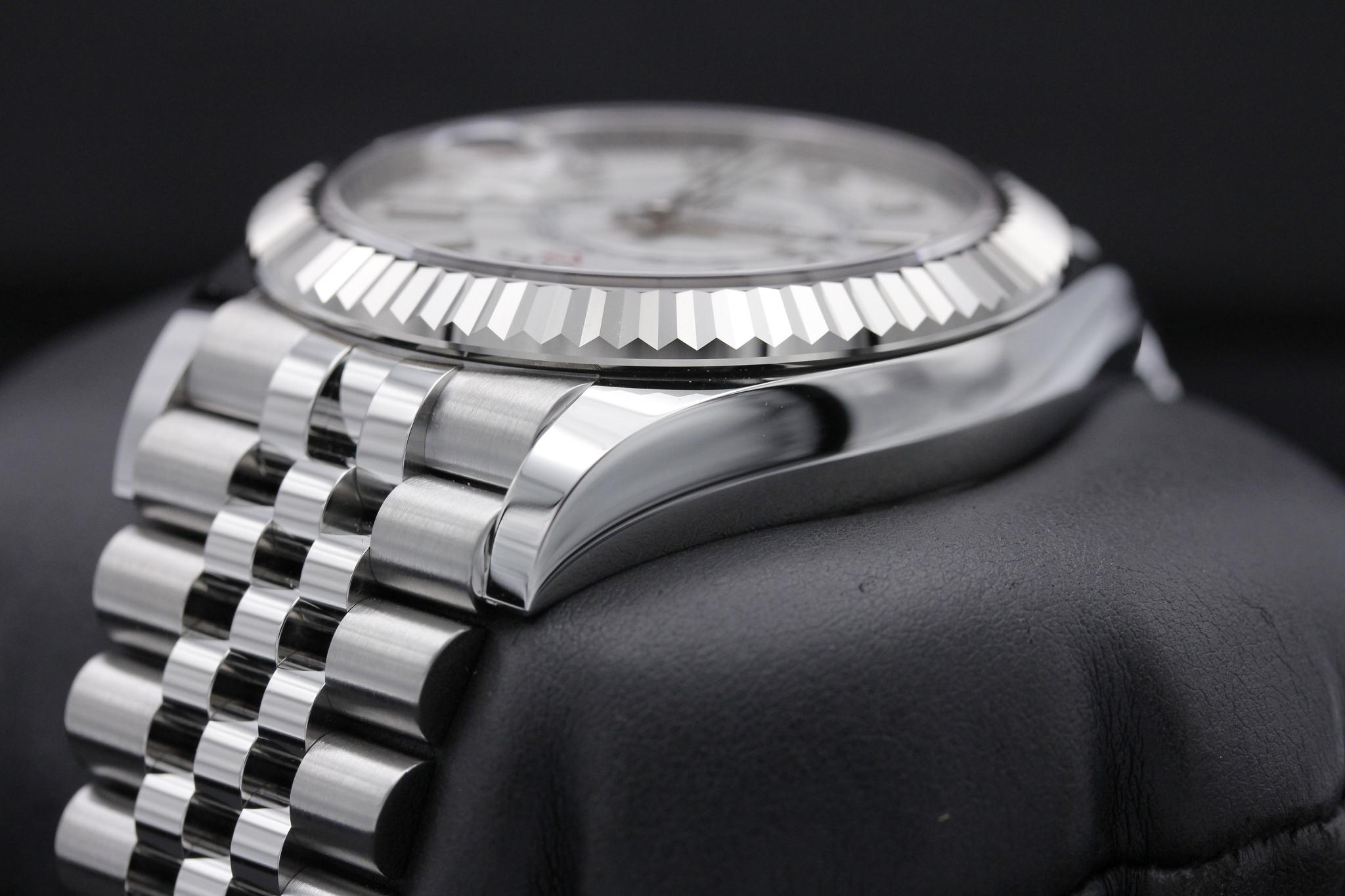 Watch Image 5