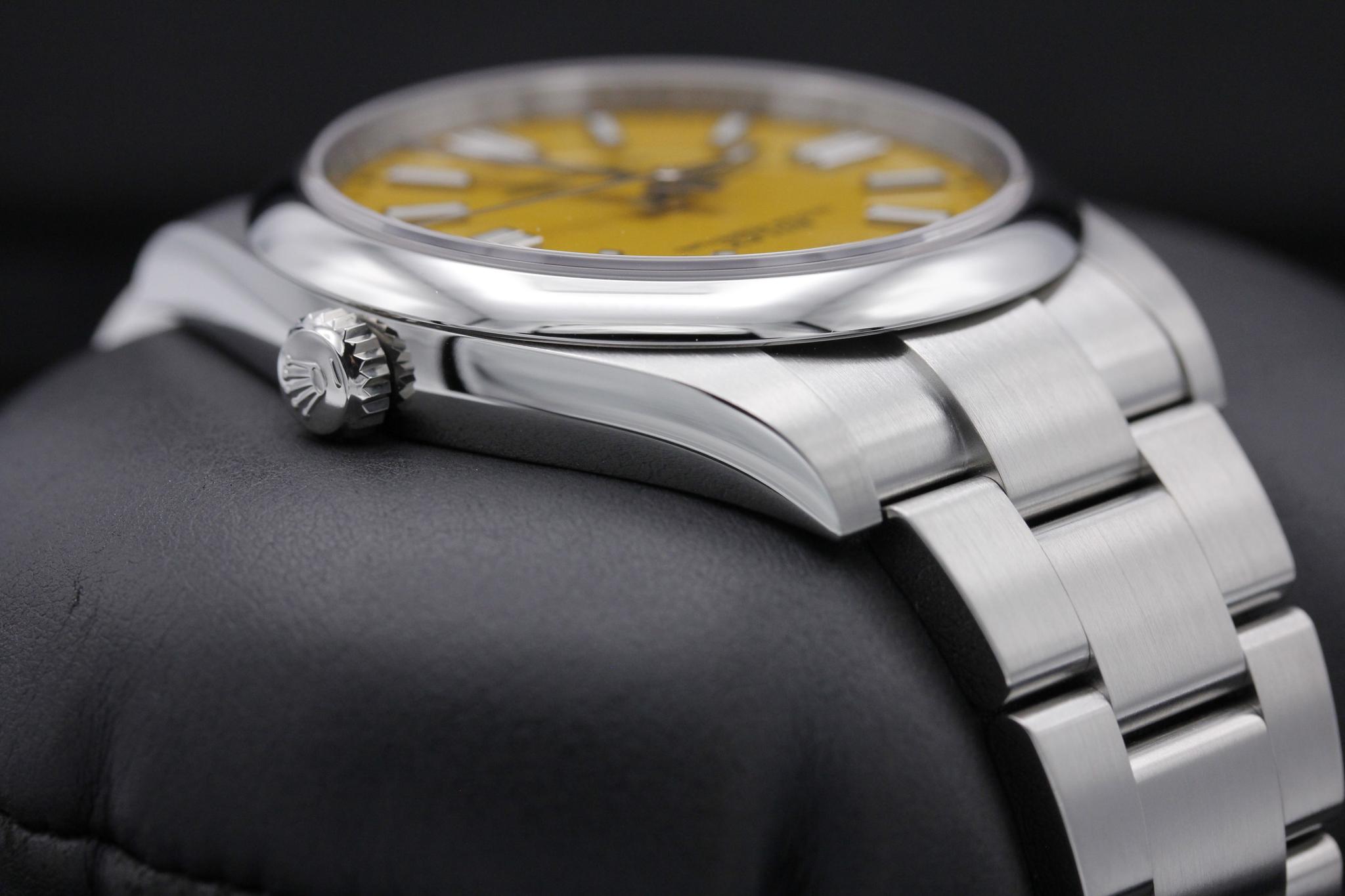 Watch Image 4