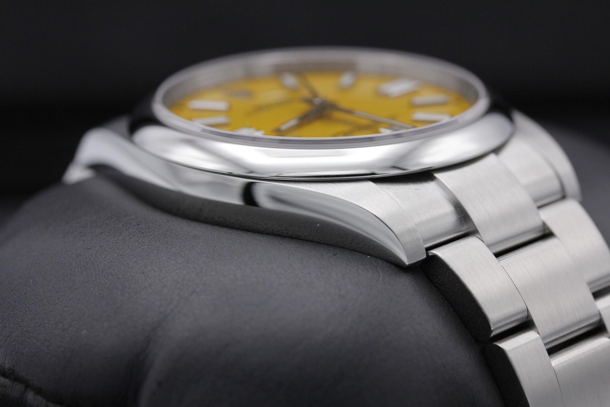 Watch Image 6