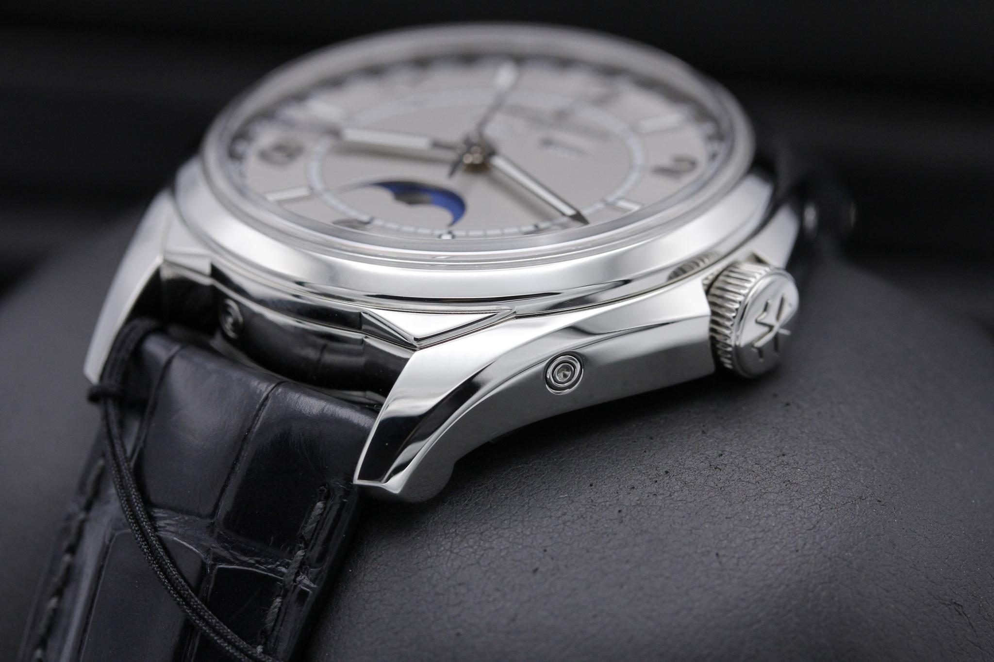 Watch Image 2