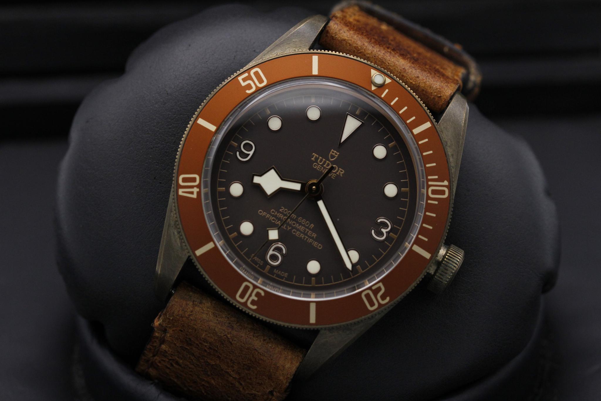 Watch Image 10