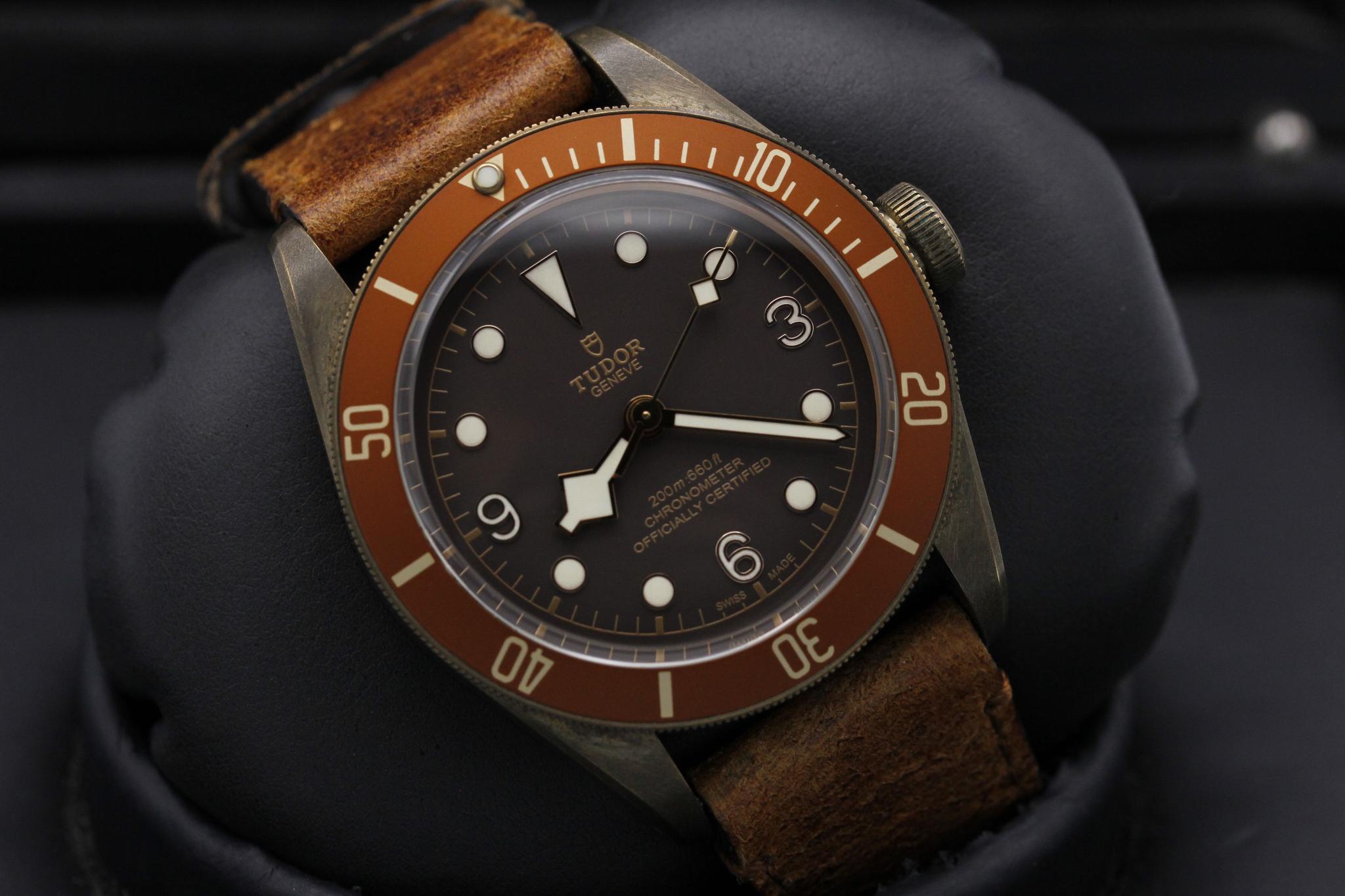 Watch Image 9