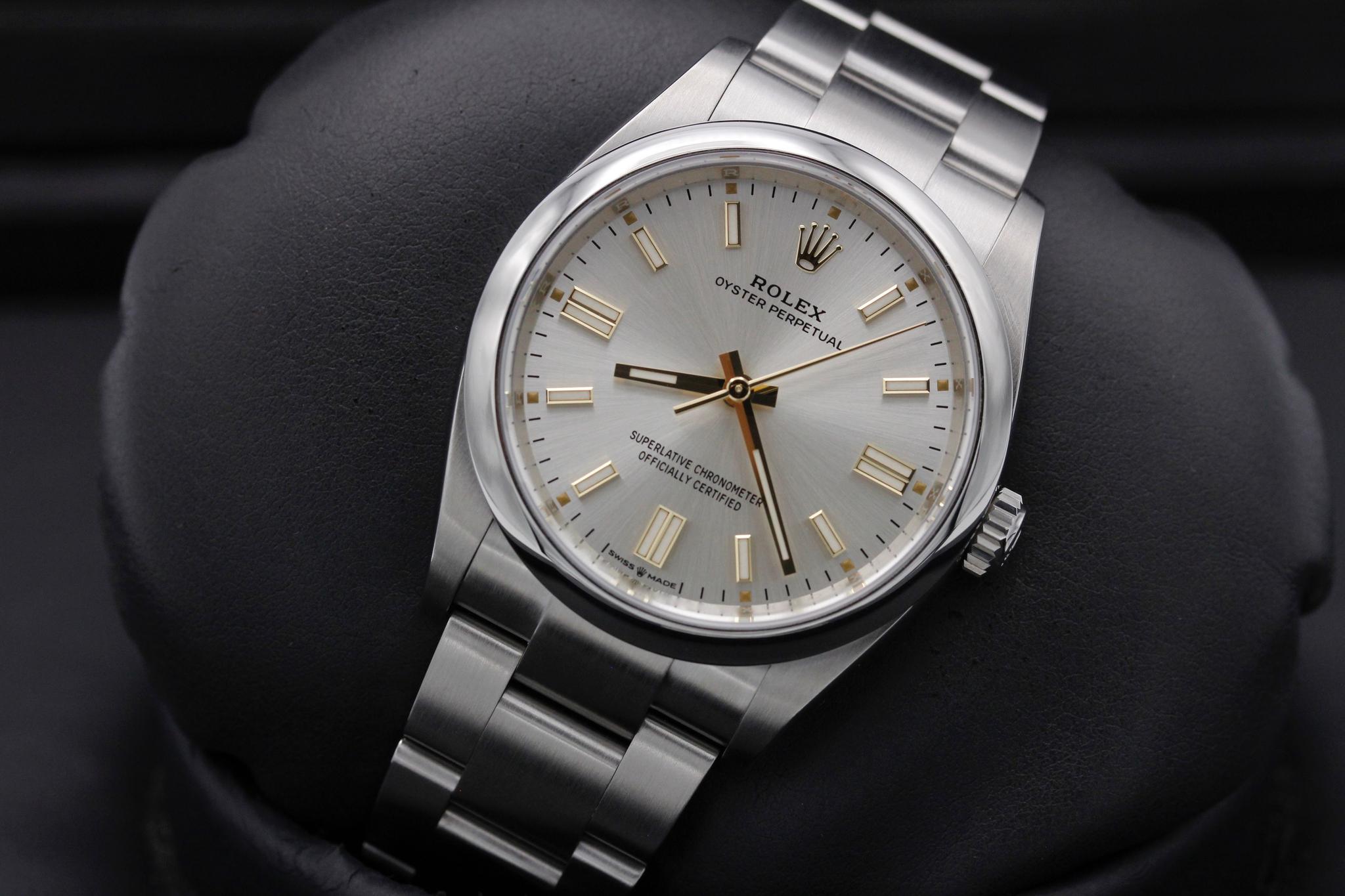 Watch Image 10