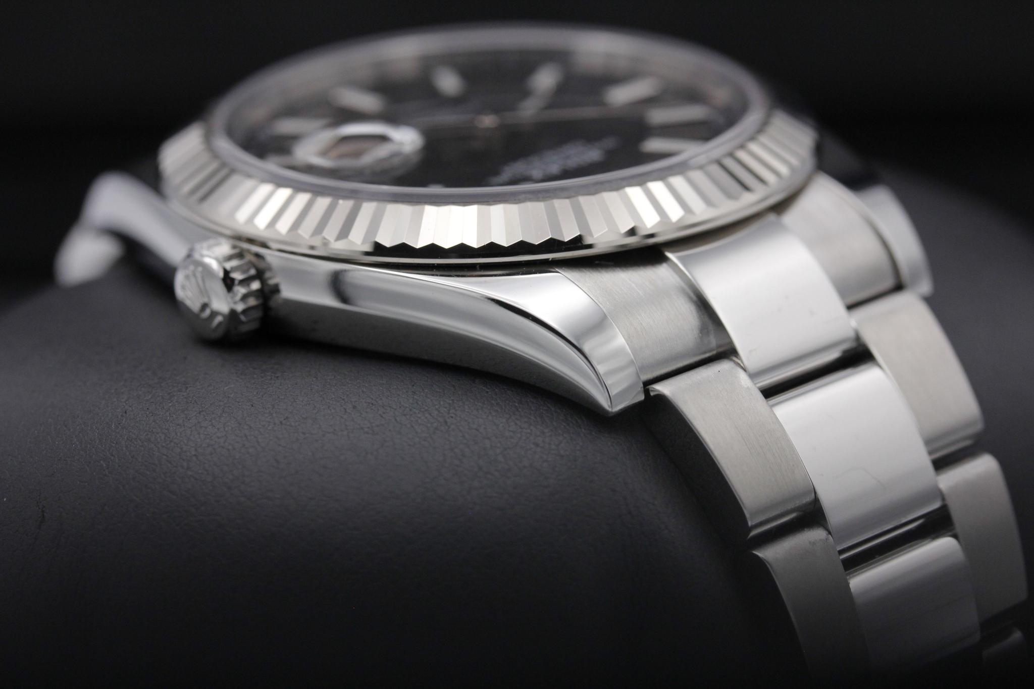 Watch Image 4