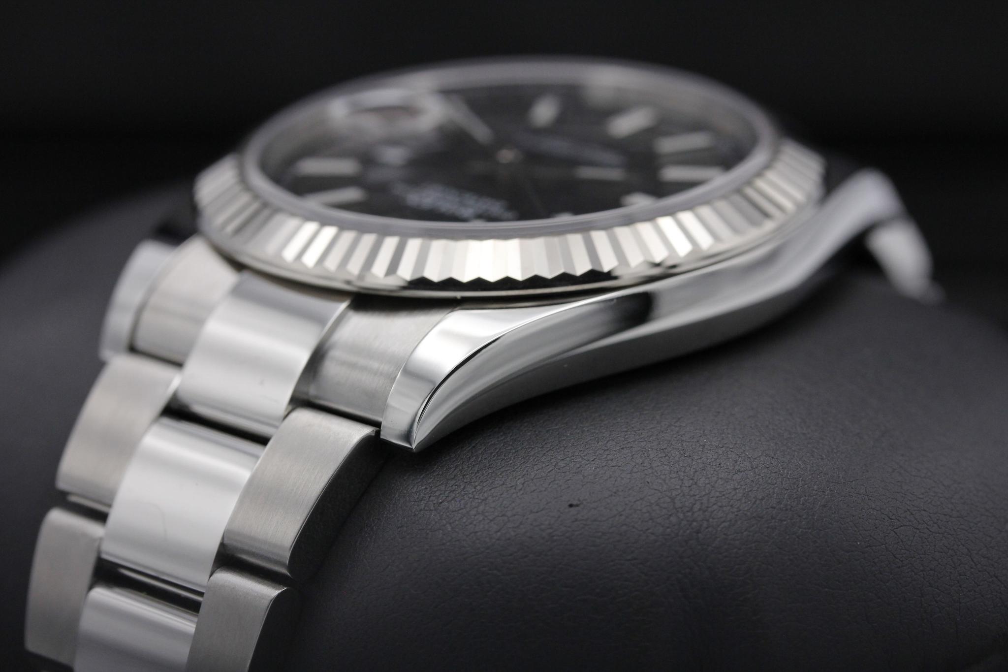 Watch Image 5