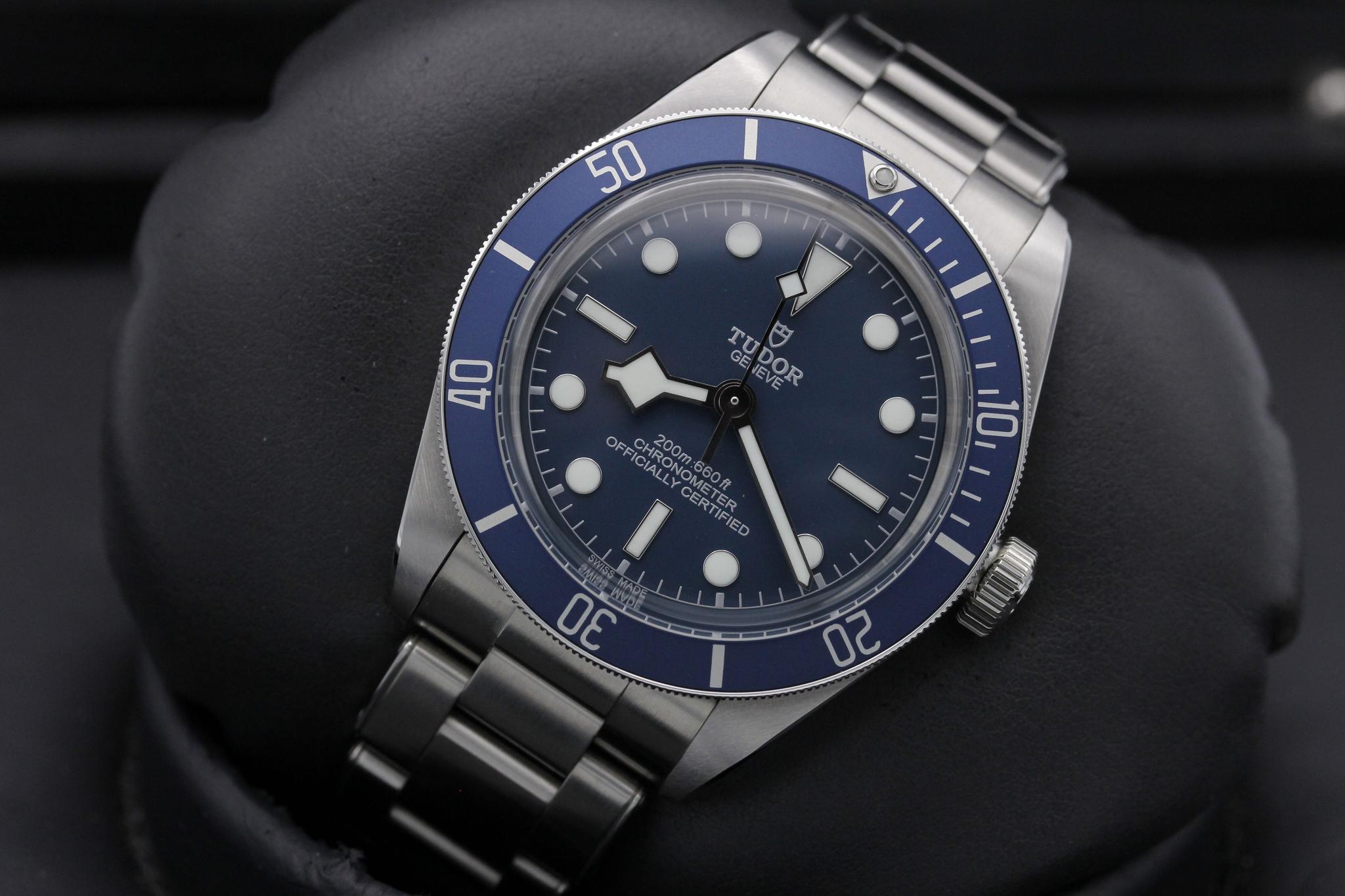 Watch Image 10