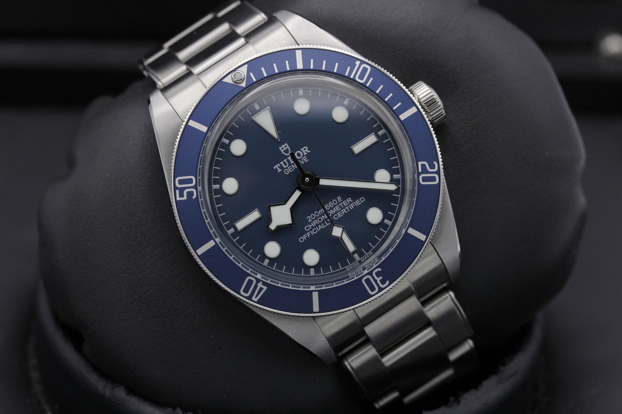Watch Image 9
