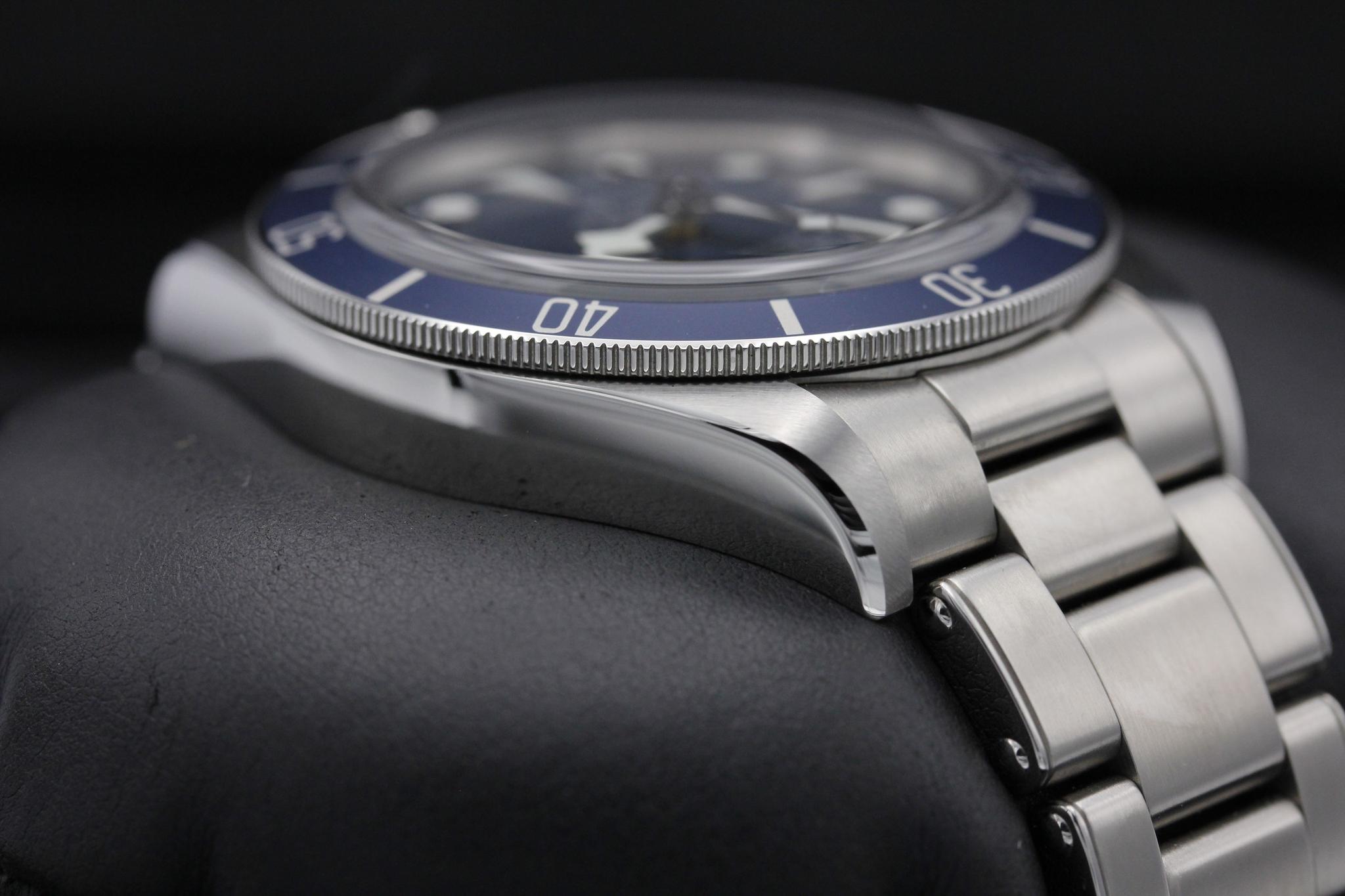 Watch Image 6
