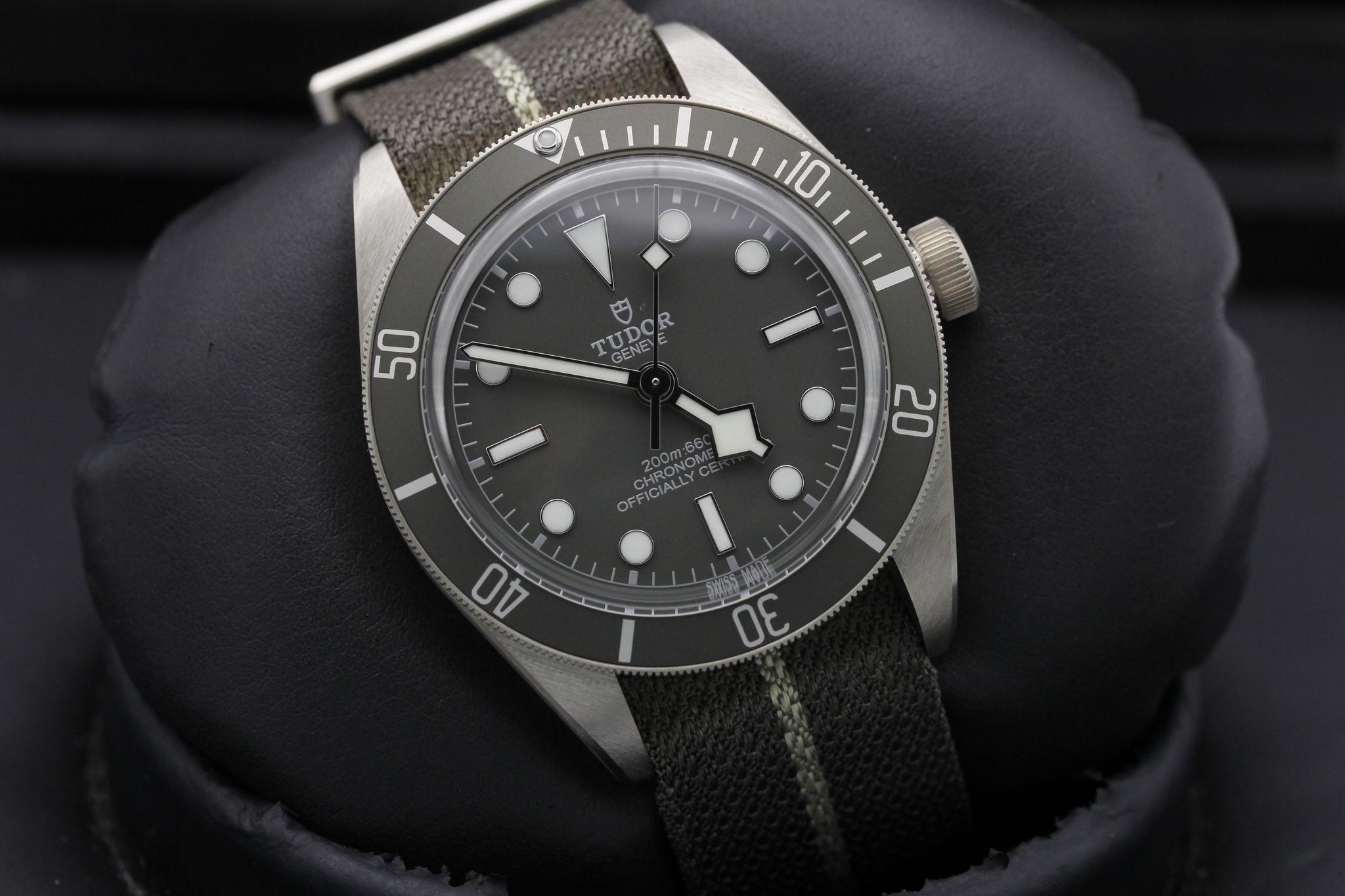 Watch Image 9