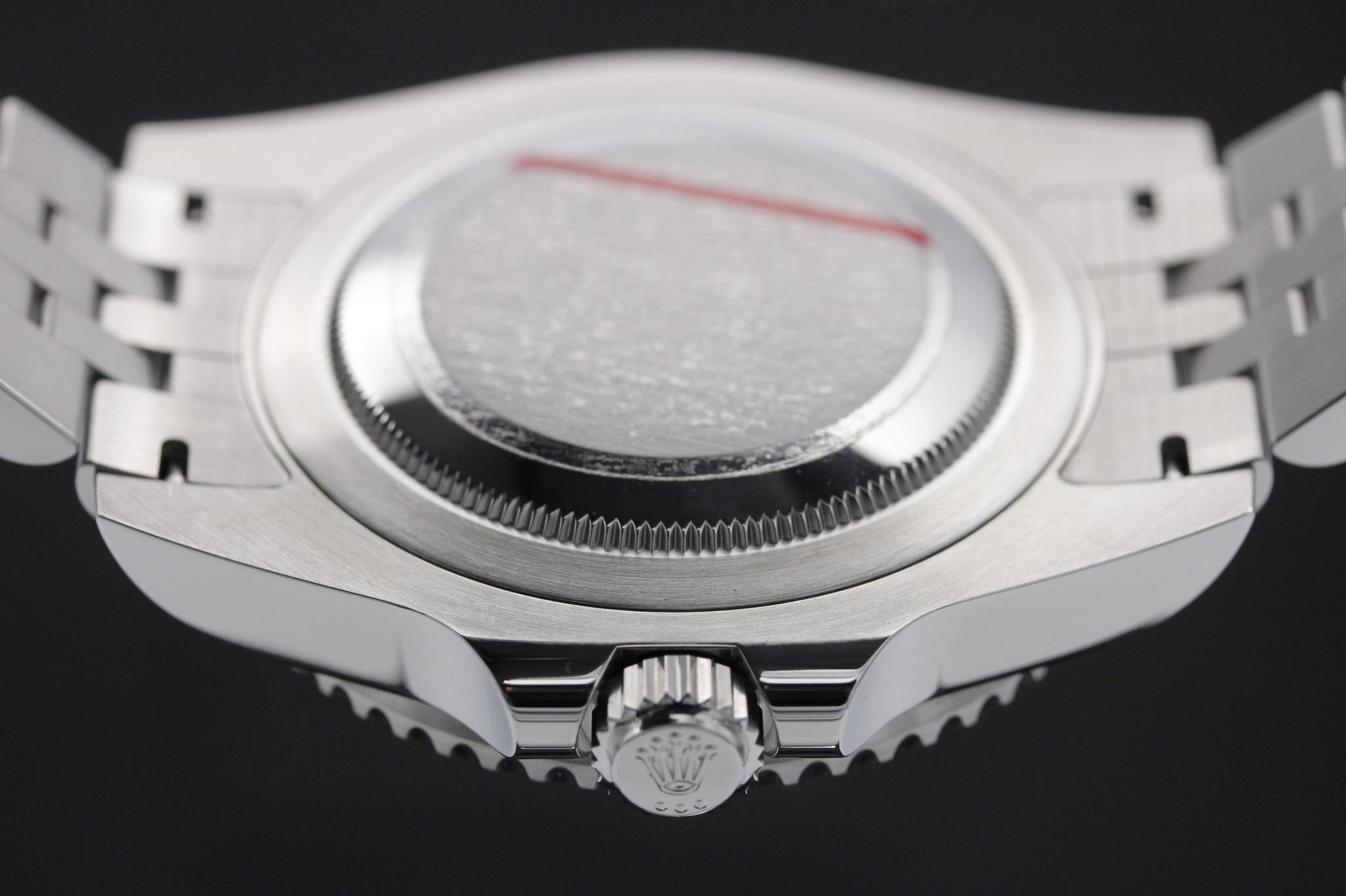 Watch Image 7