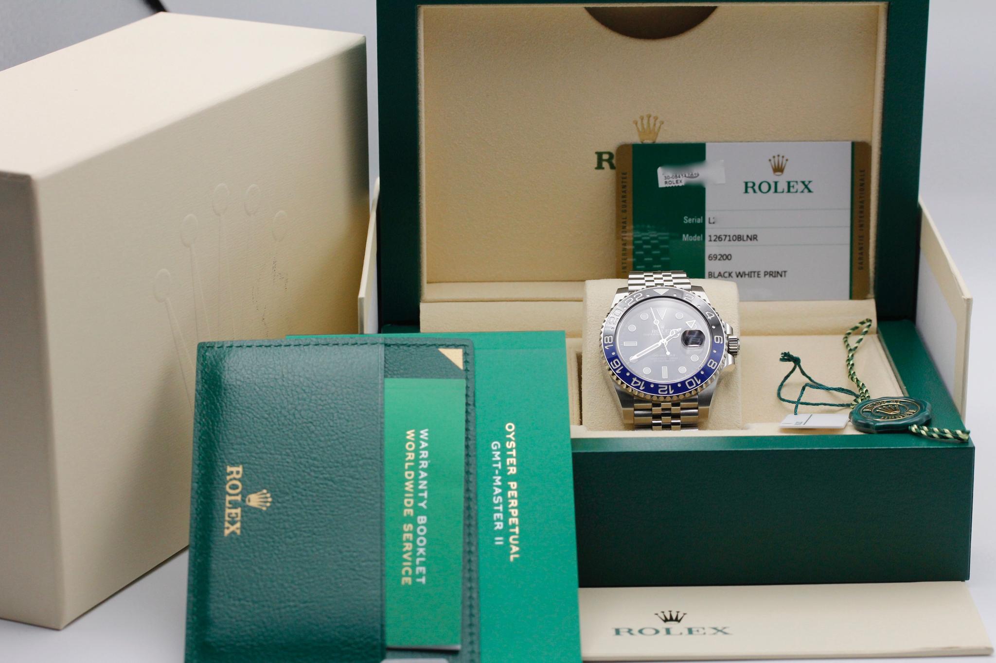 Watch Image 11