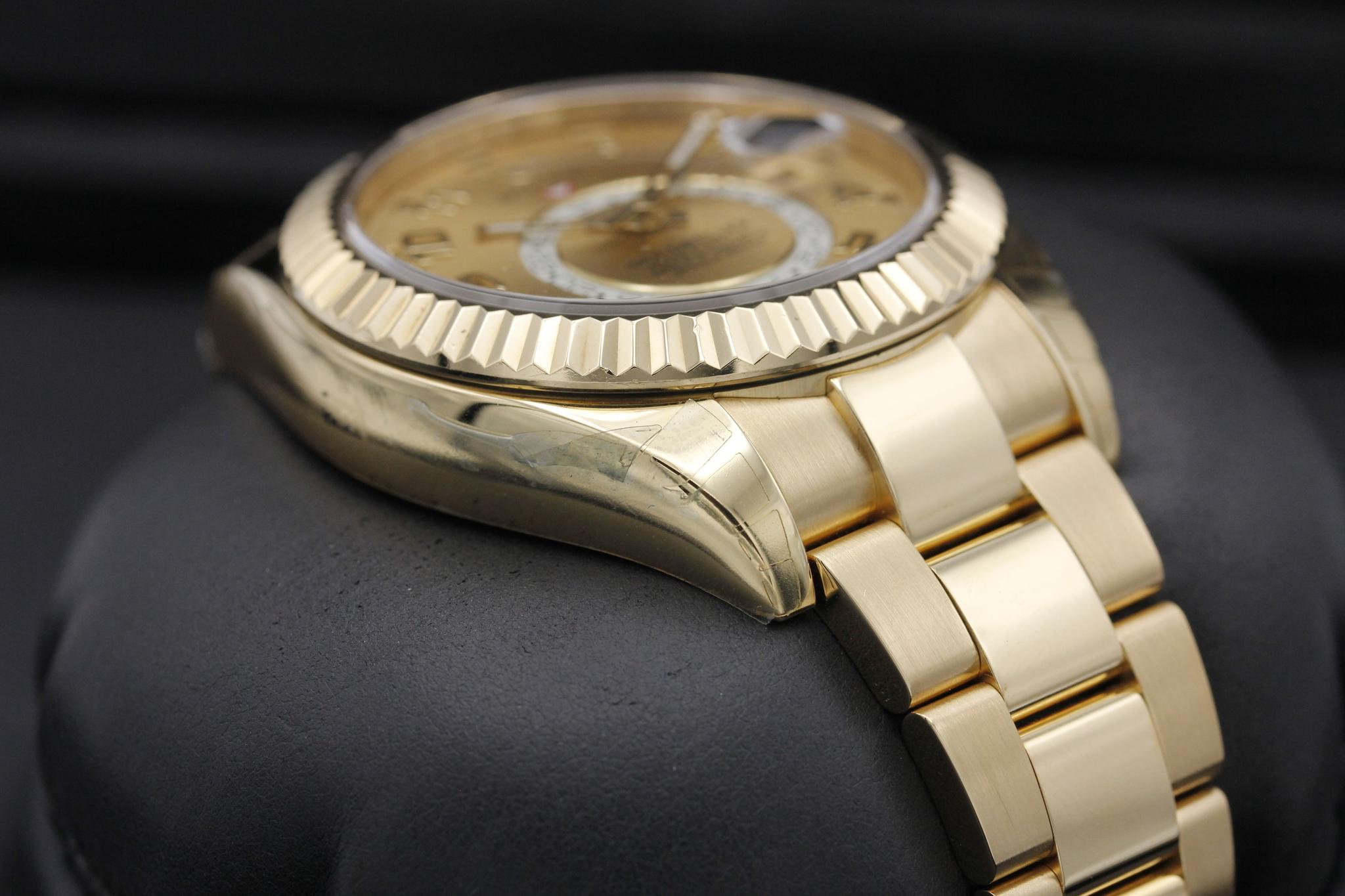 Watch Image 6