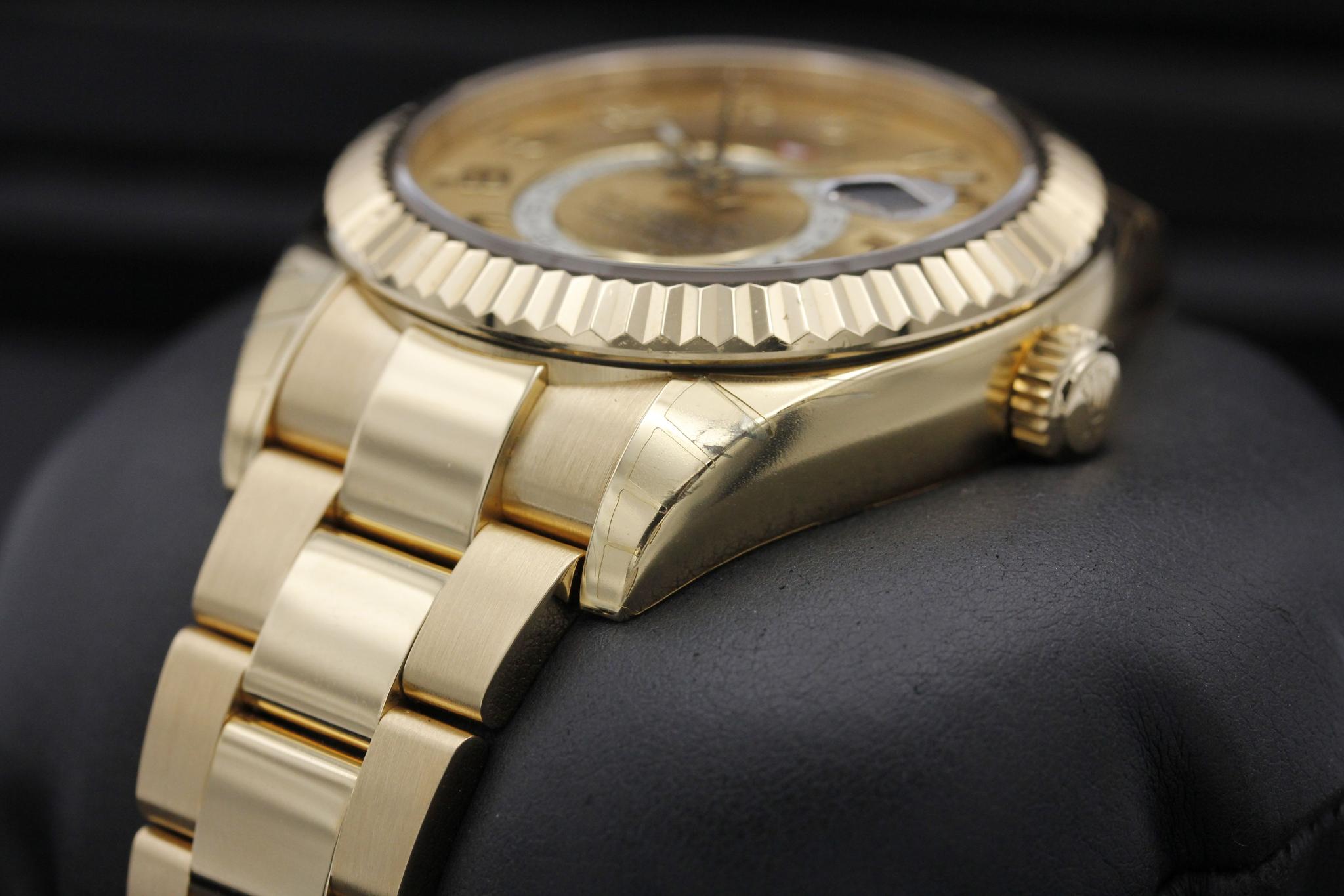 Watch Image 2