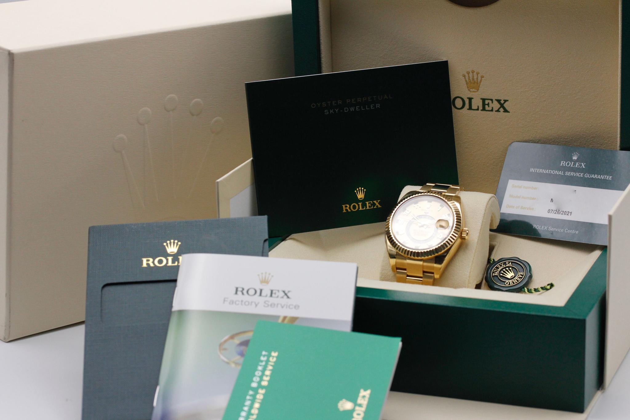 Watch Image 11