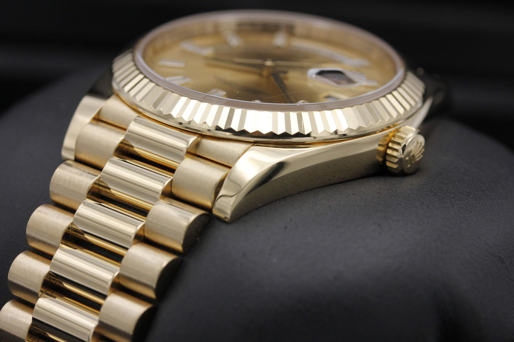 Watch Image 2