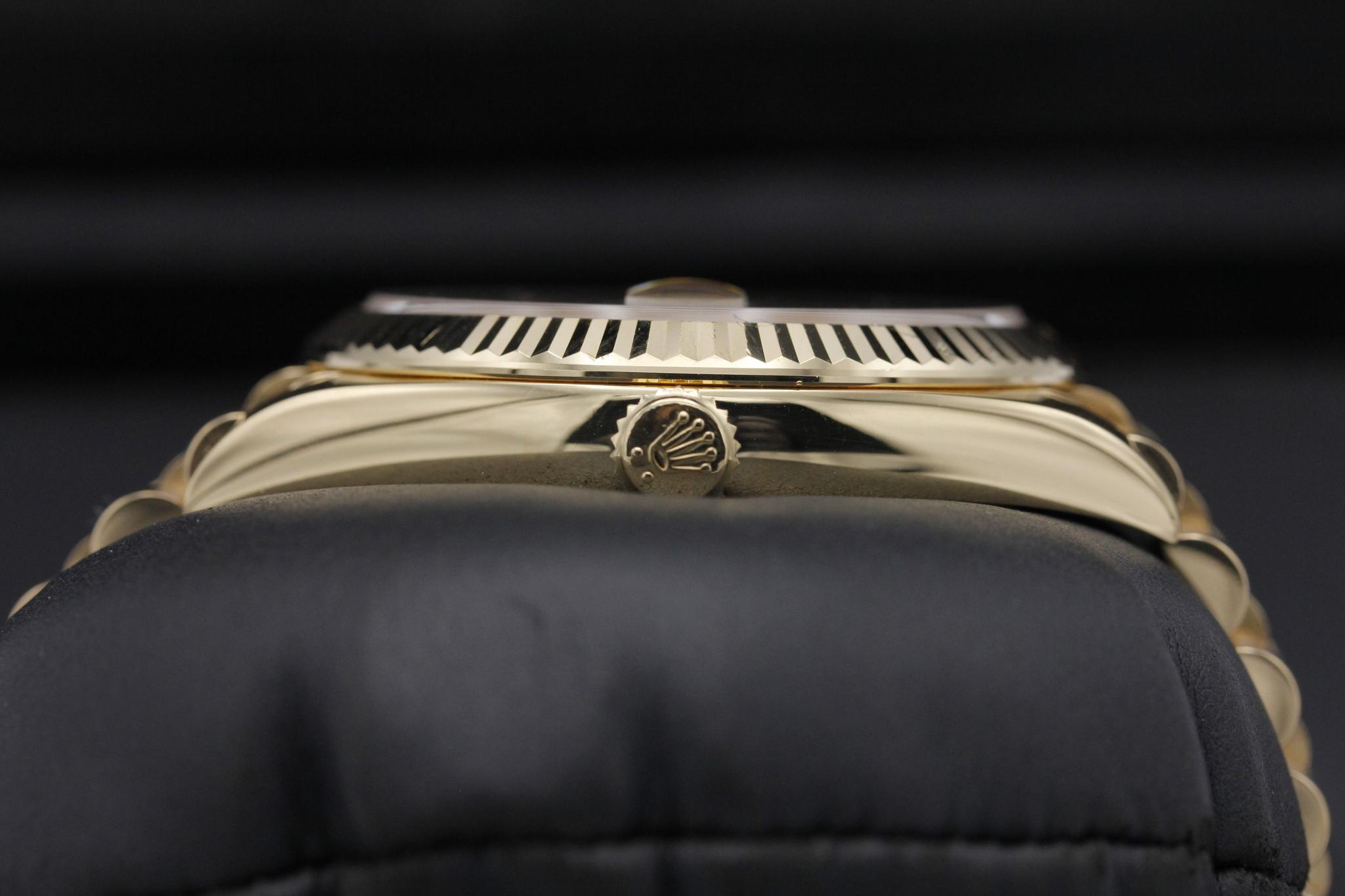 Watch Image 3