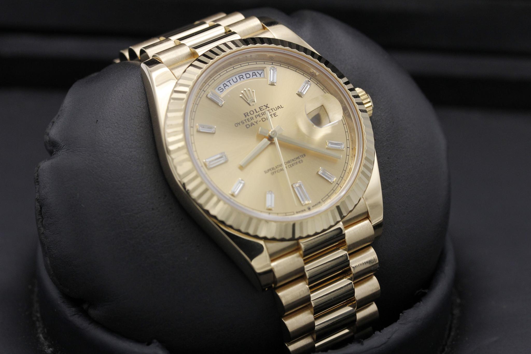 Watch Image 10