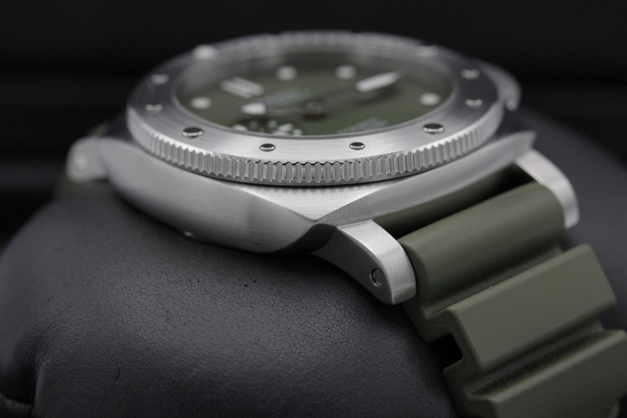 Watch Image 6