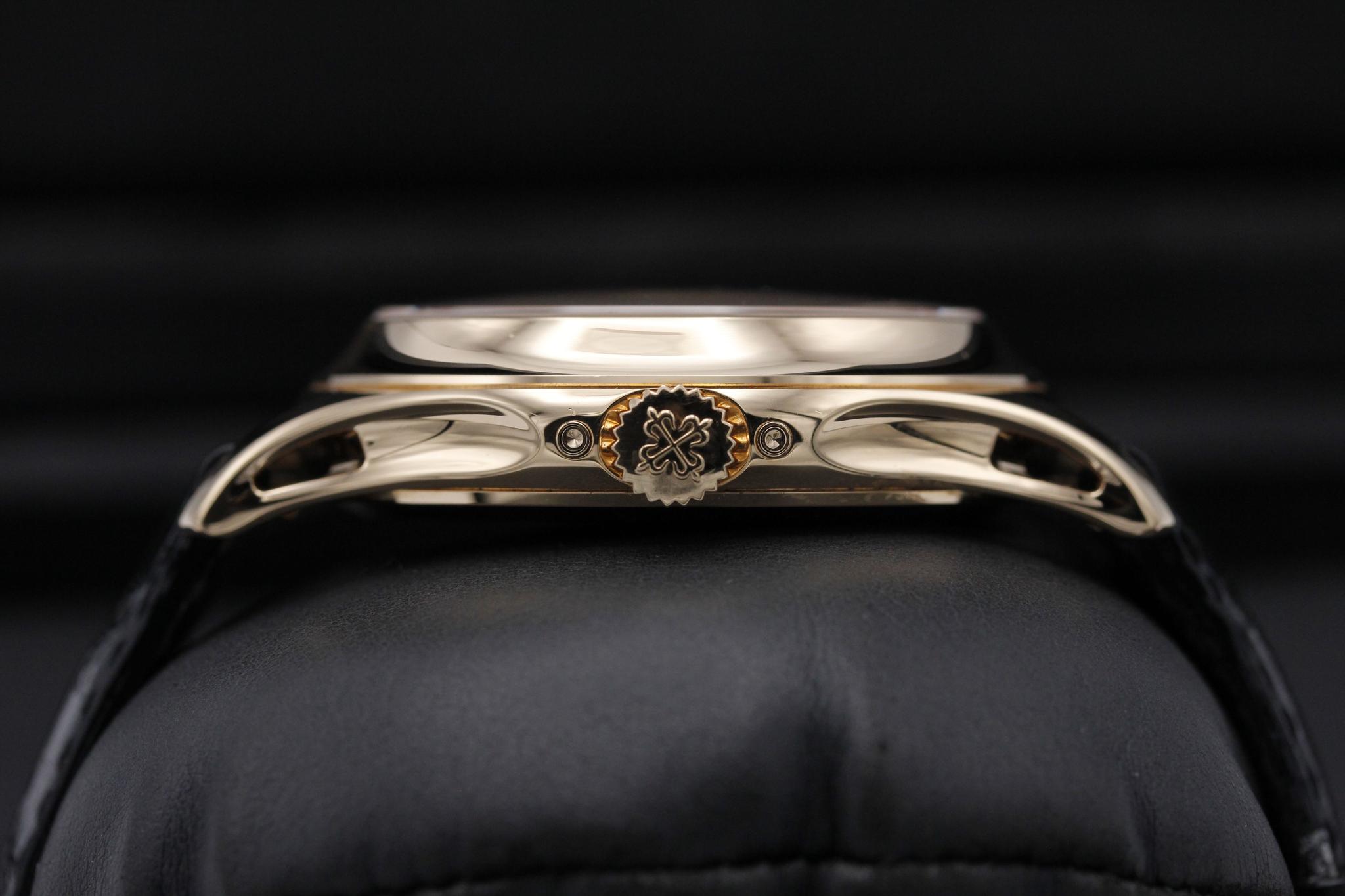 Watch Image 3