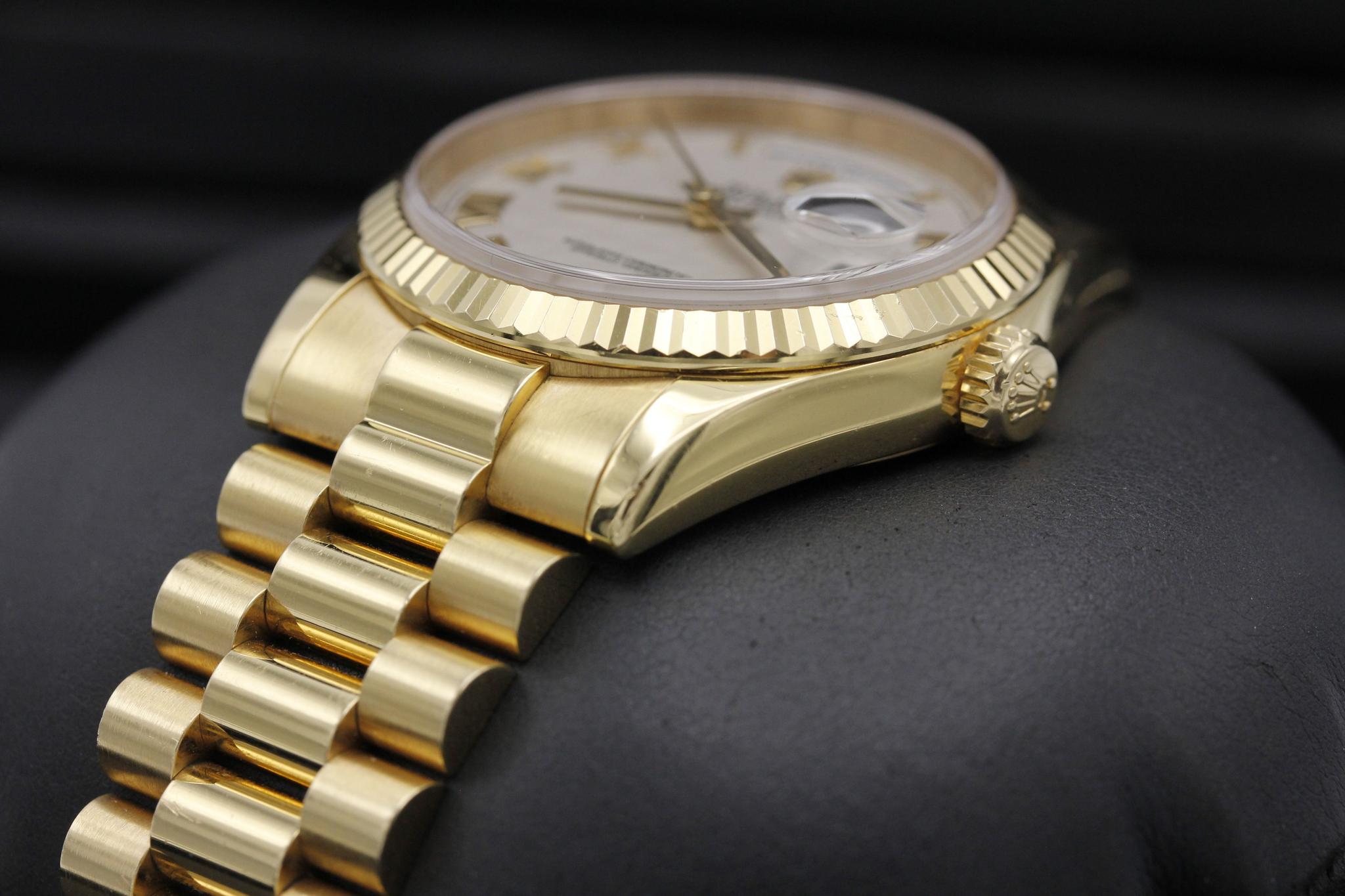 Watch Image 2
