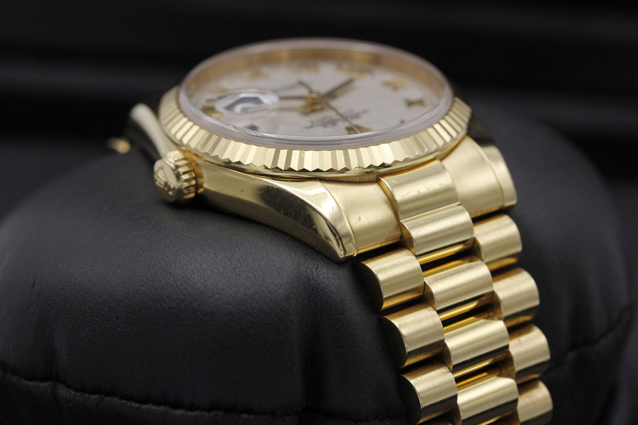 Watch Image 4