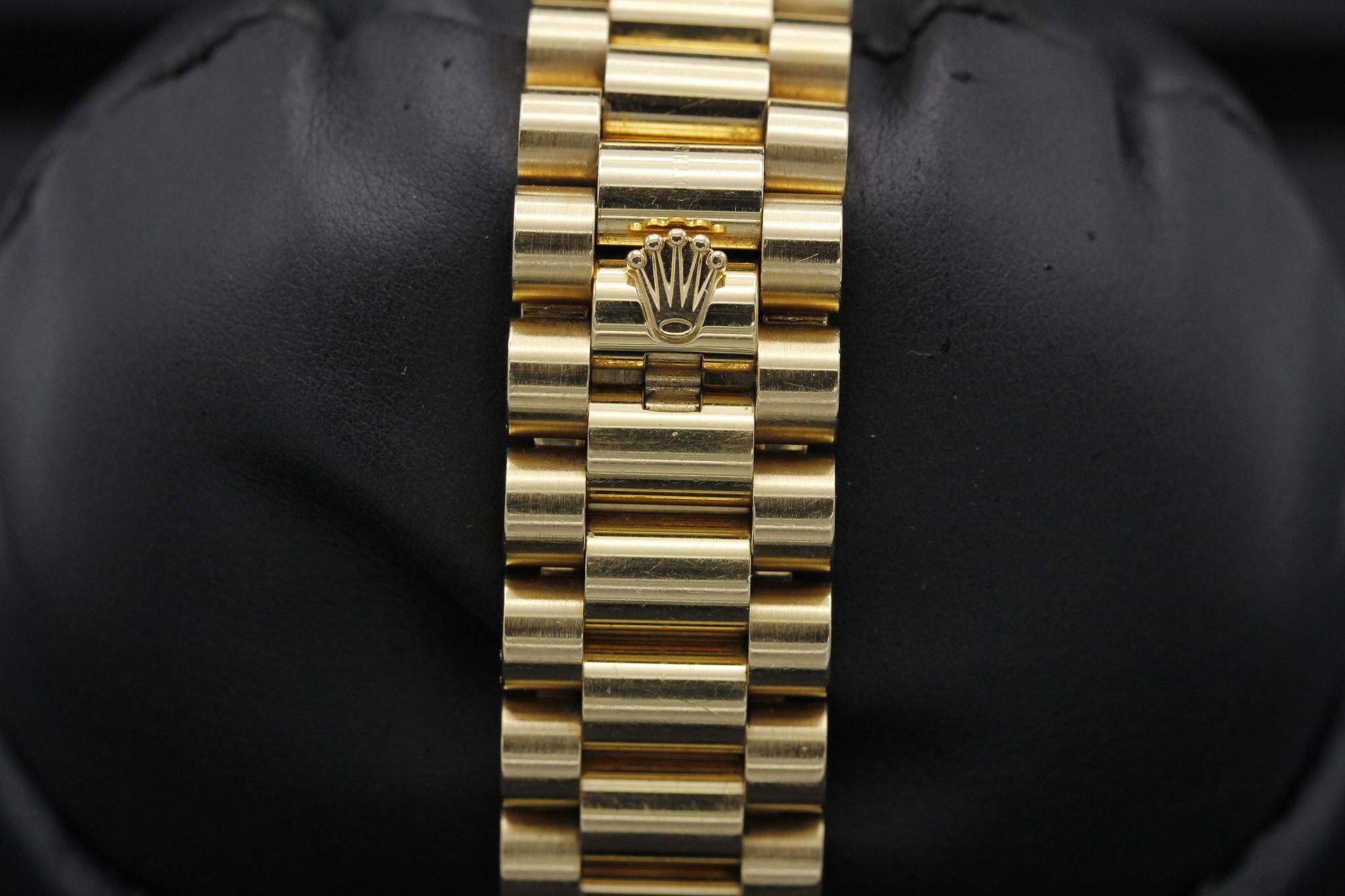 Watch Image 10