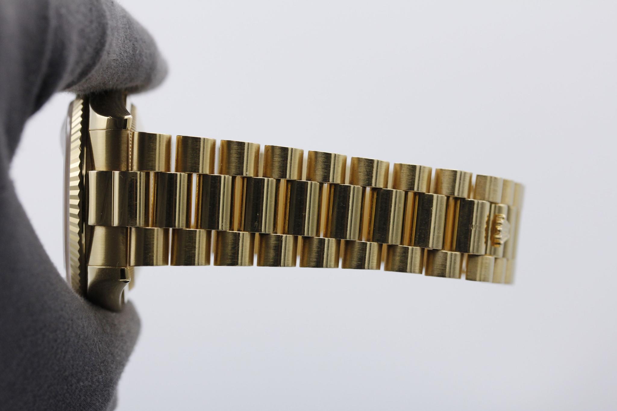 Watch Image 9