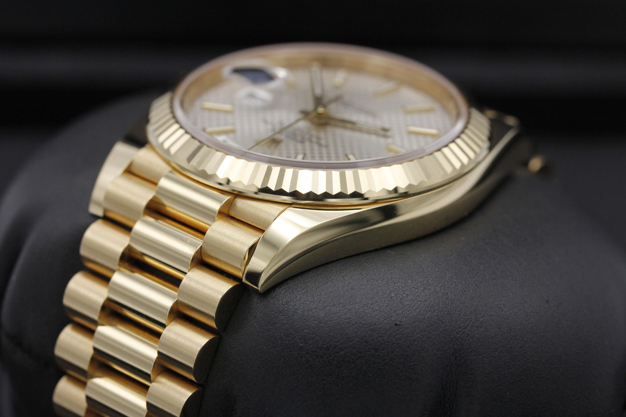 Watch Image 5