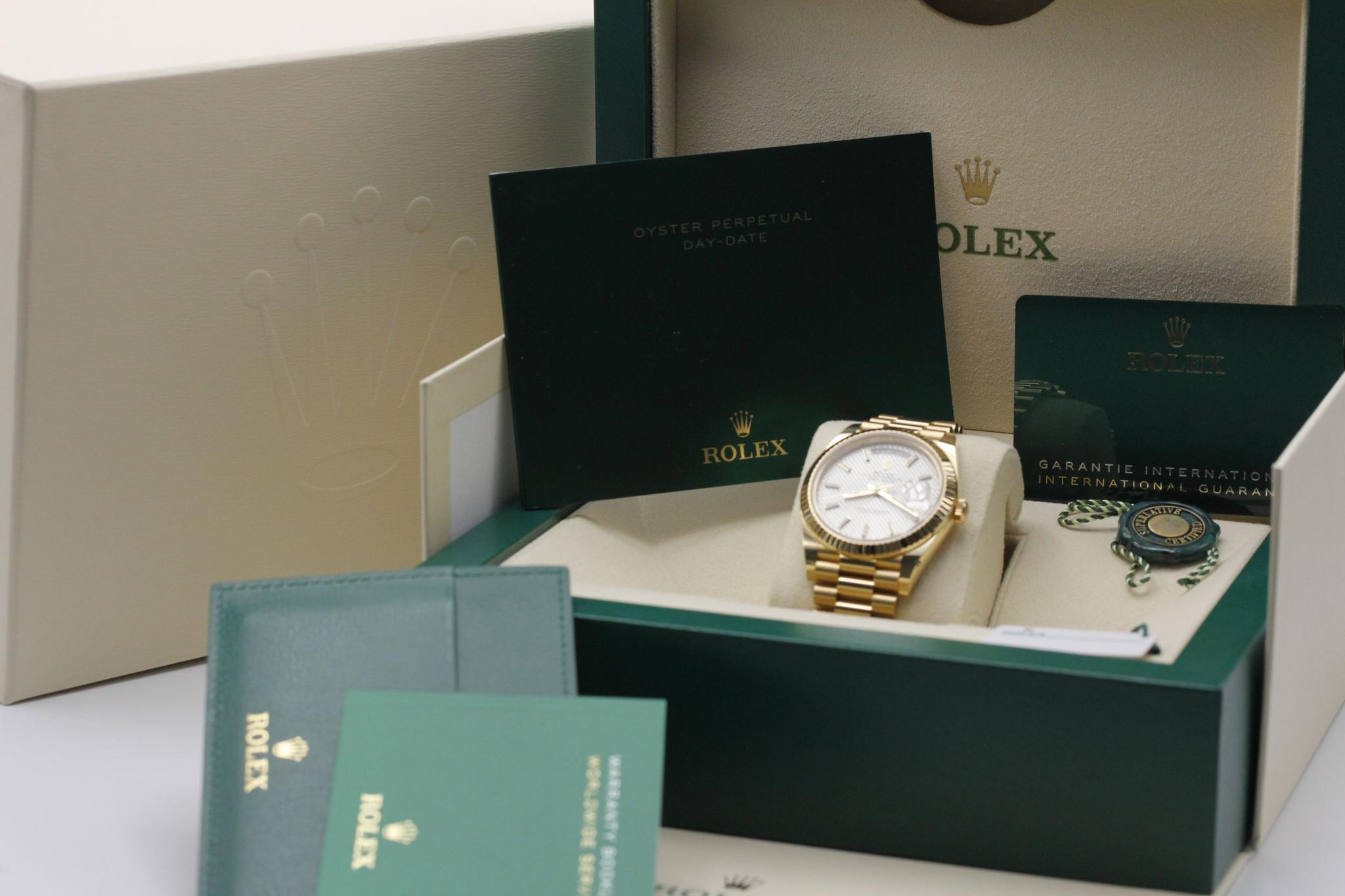 Watch Image 10