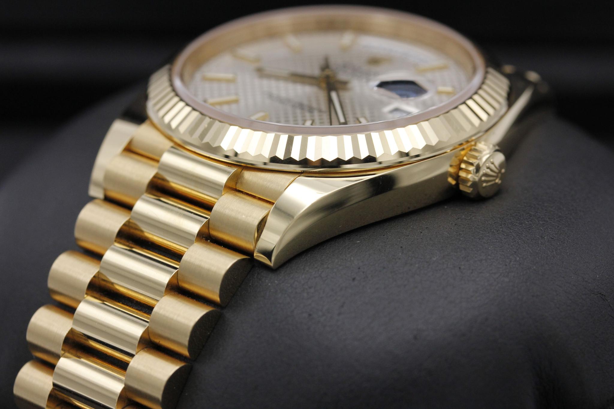Watch Image 2