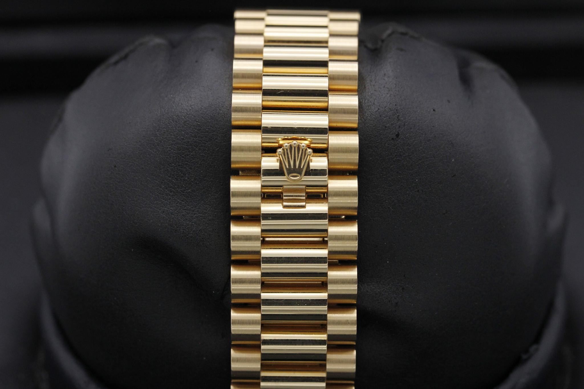 Watch Image 7