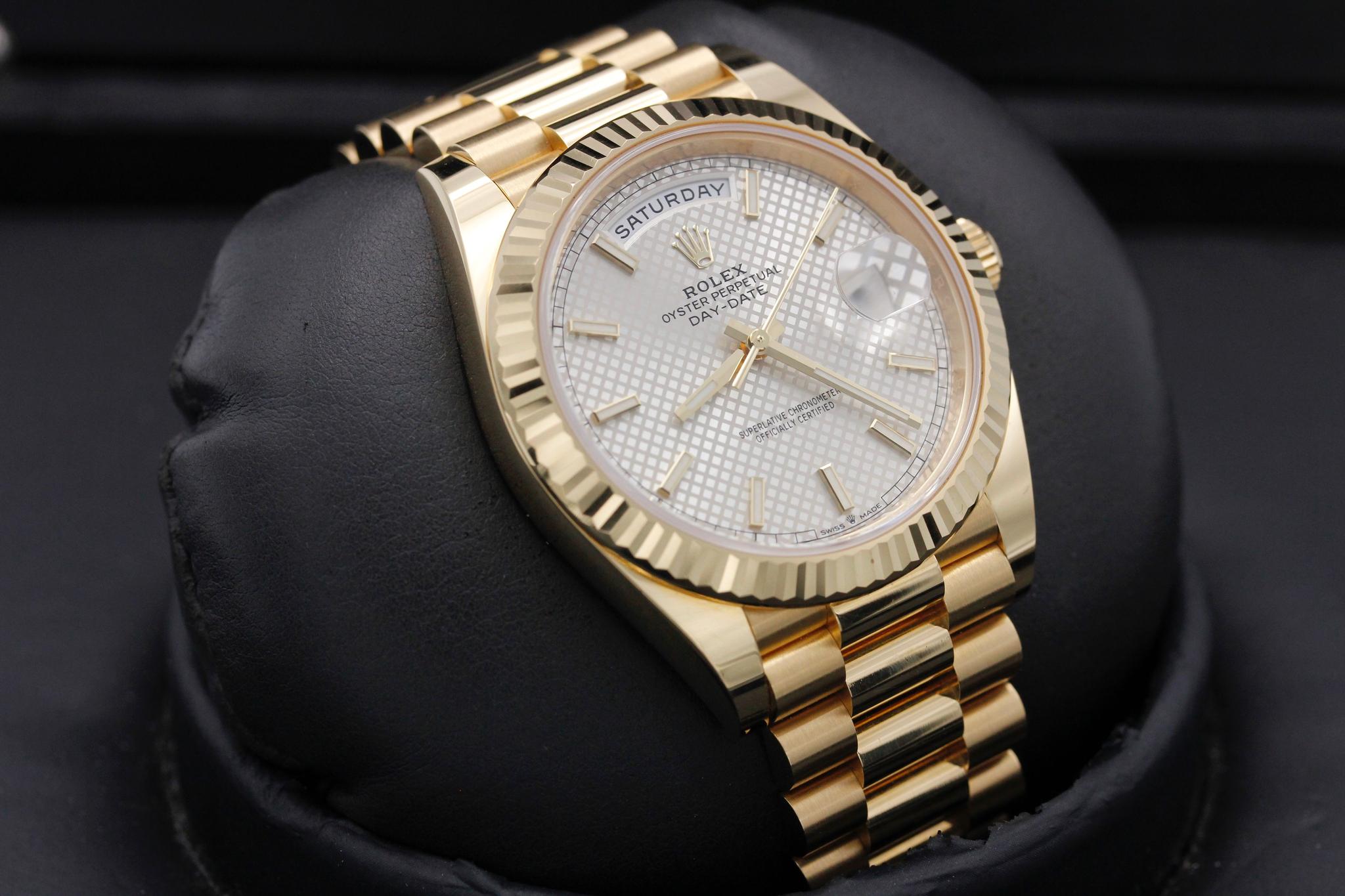 Watch Image 9