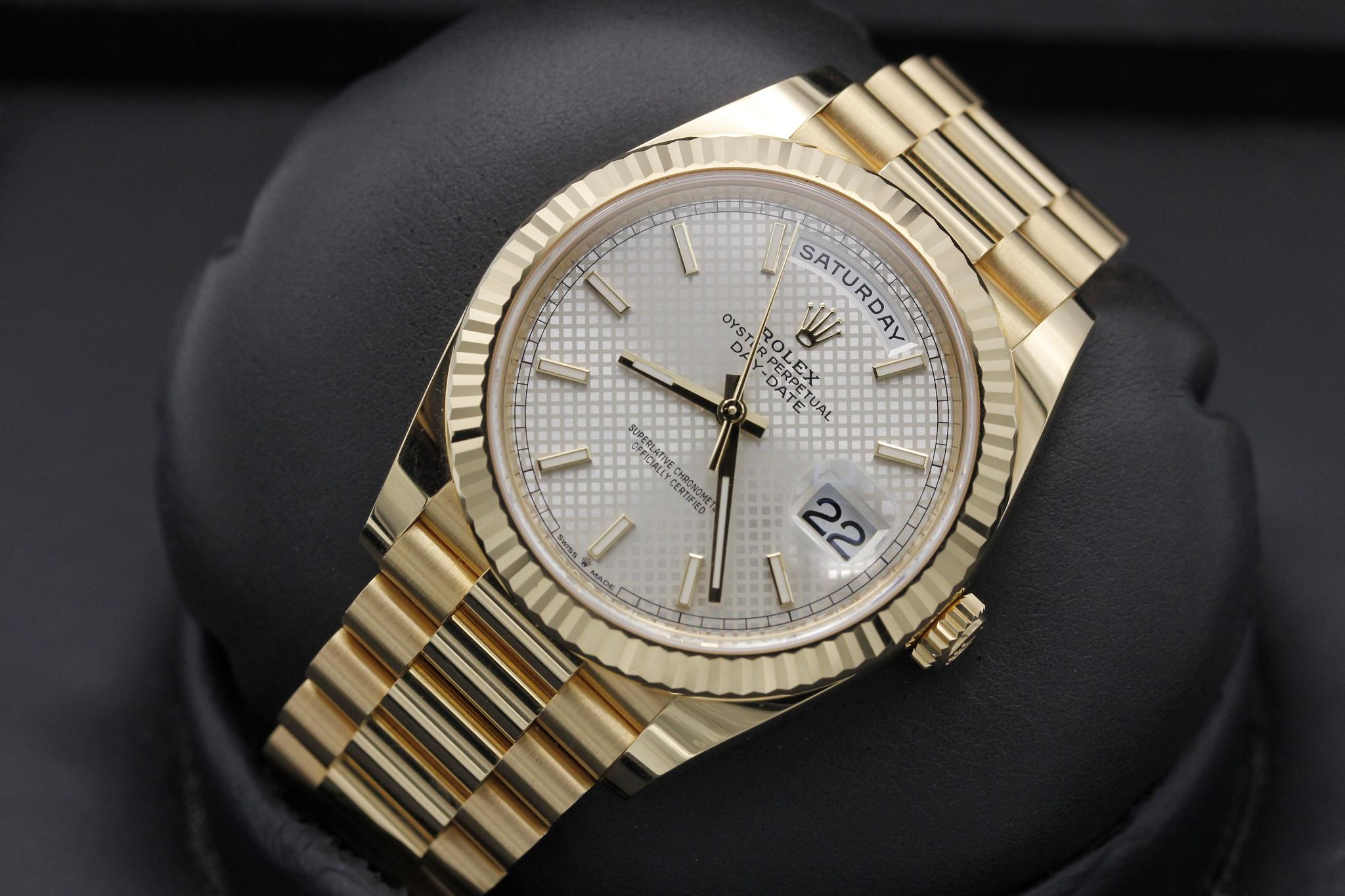 Watch Image 8