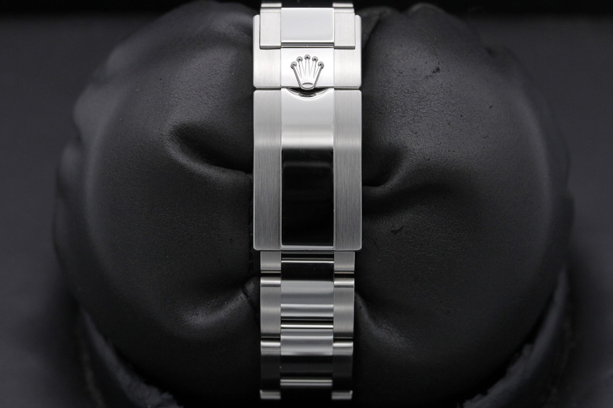 Watch Image 8