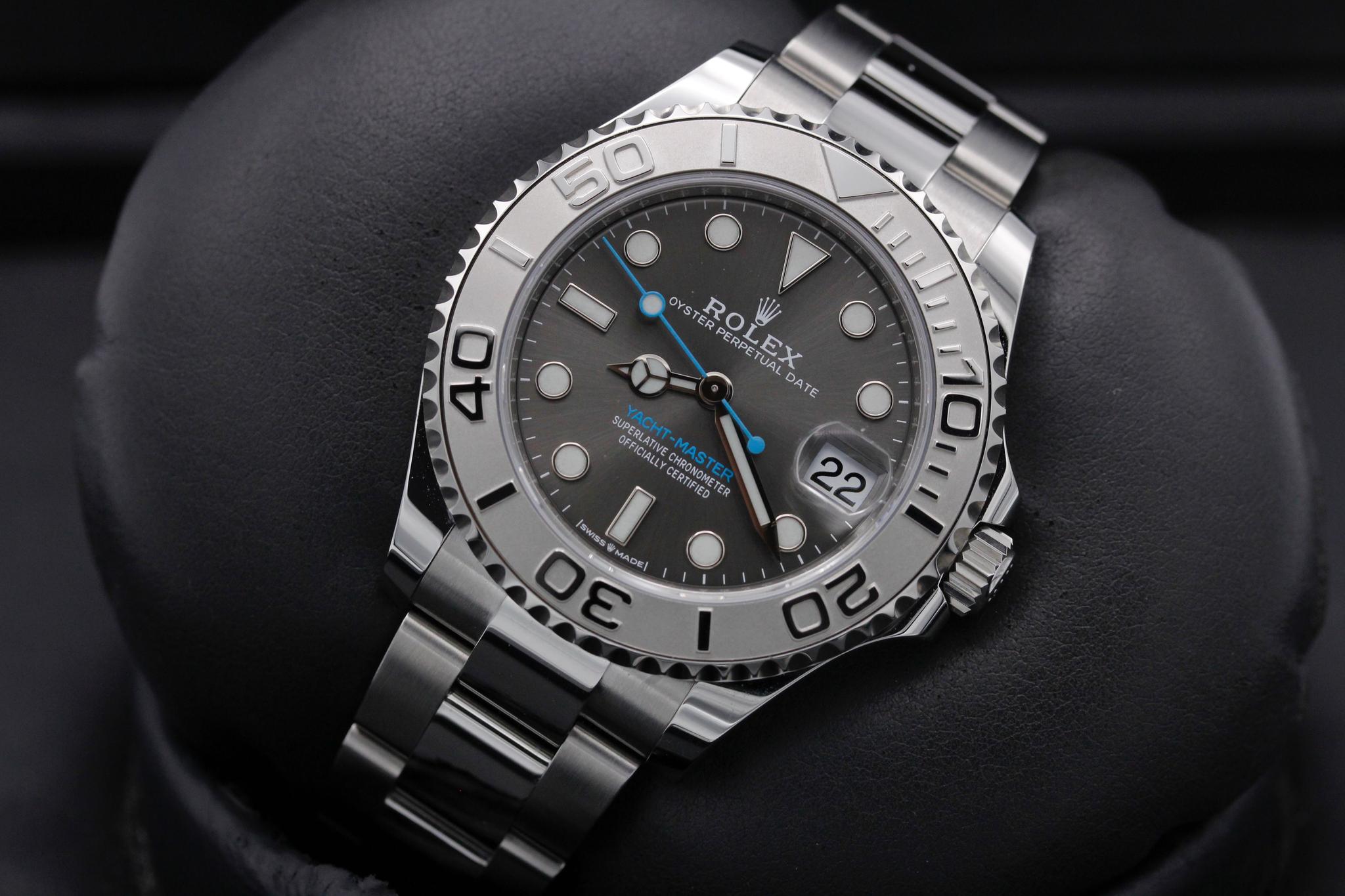 Watch Image 10