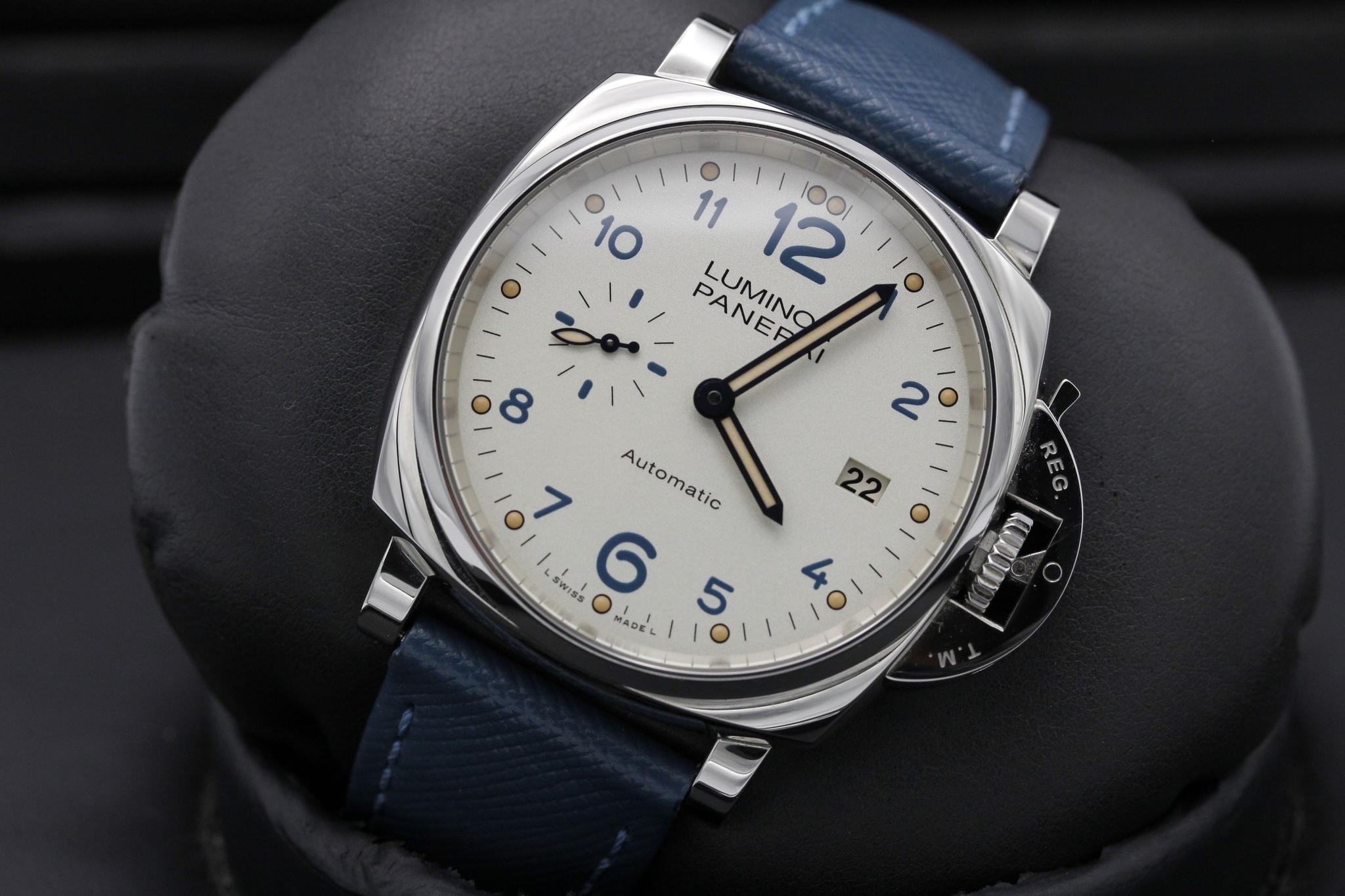 Watch Image 10