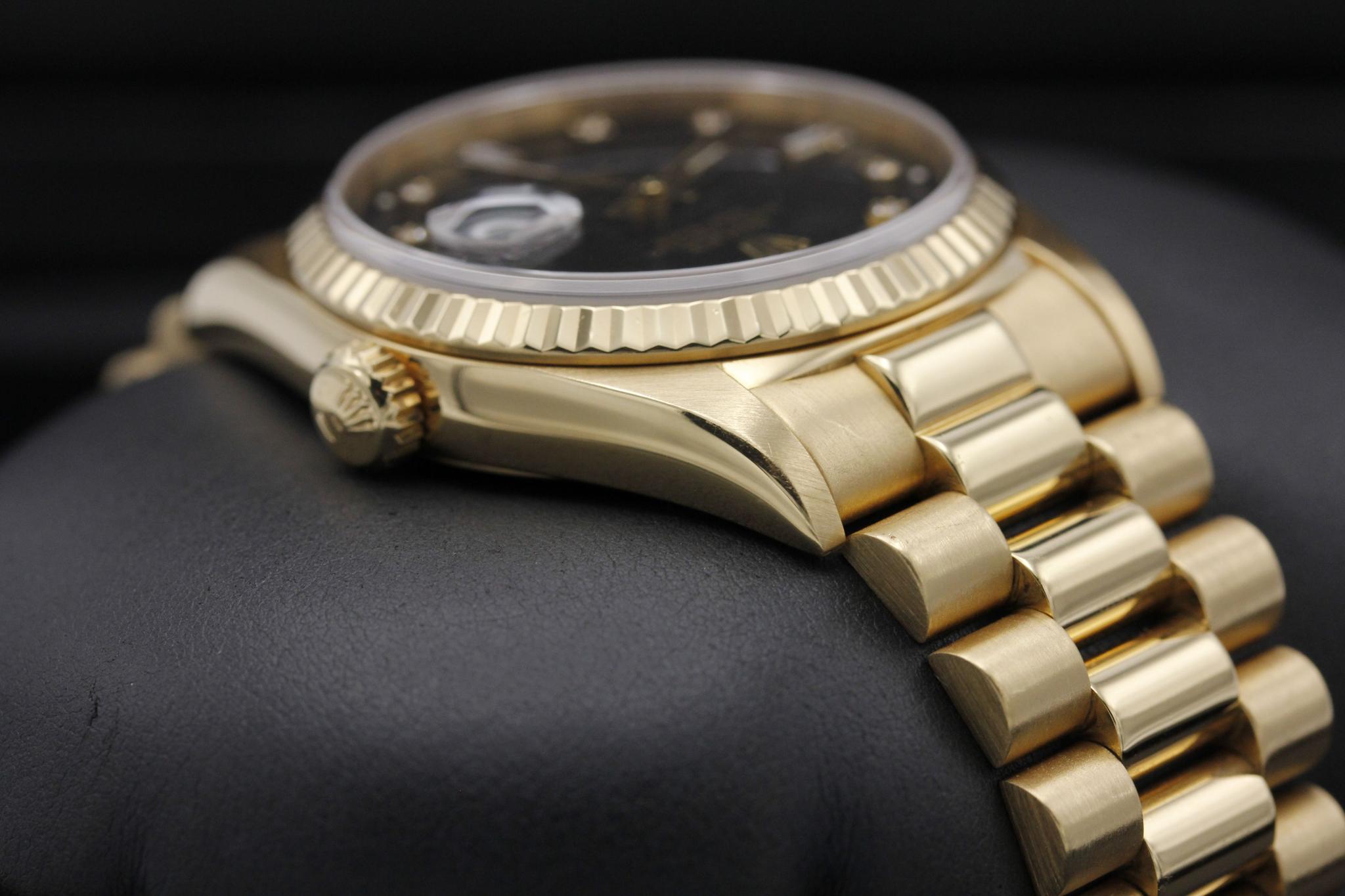 Watch Image 4