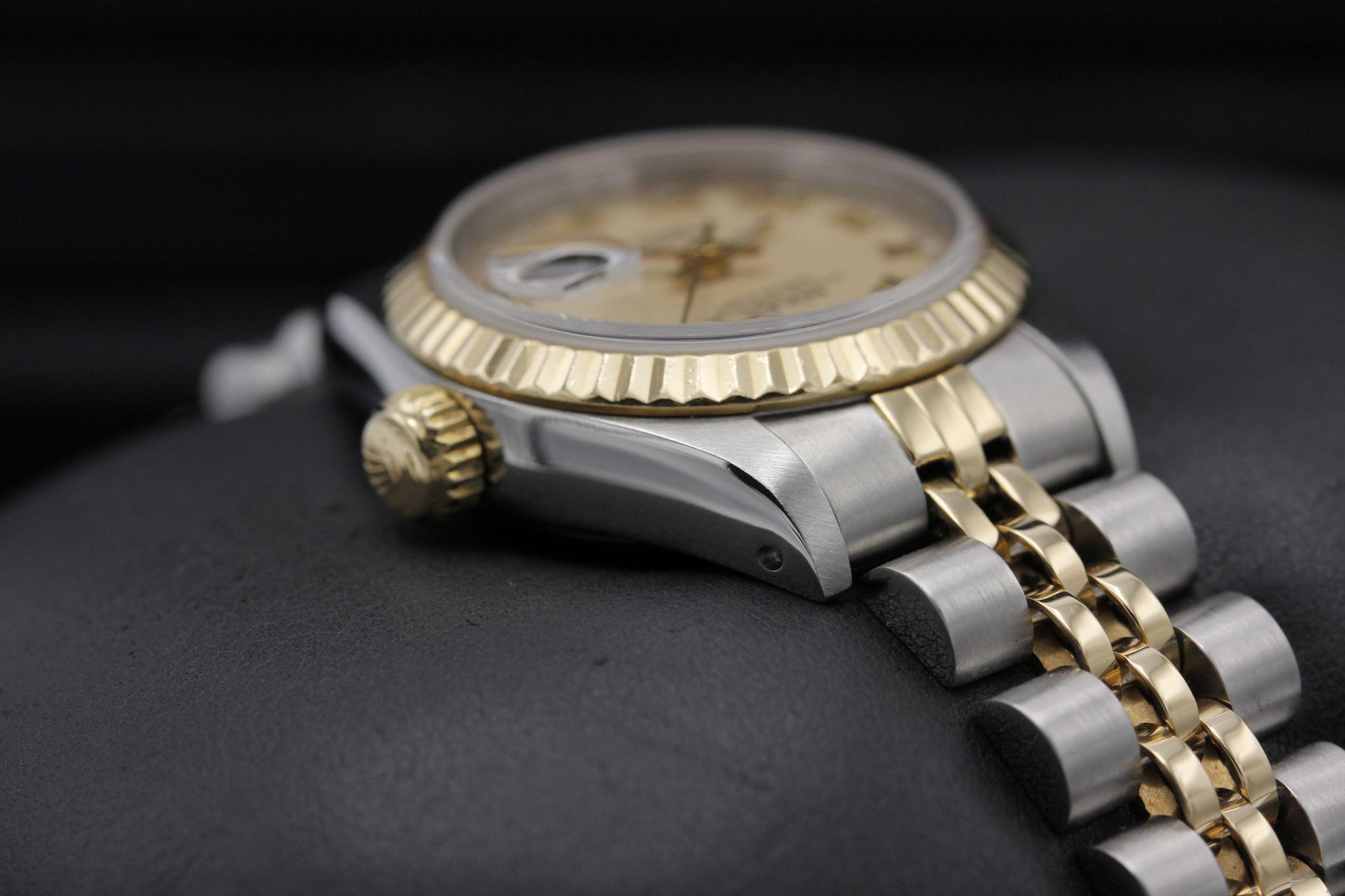 Watch Image 4