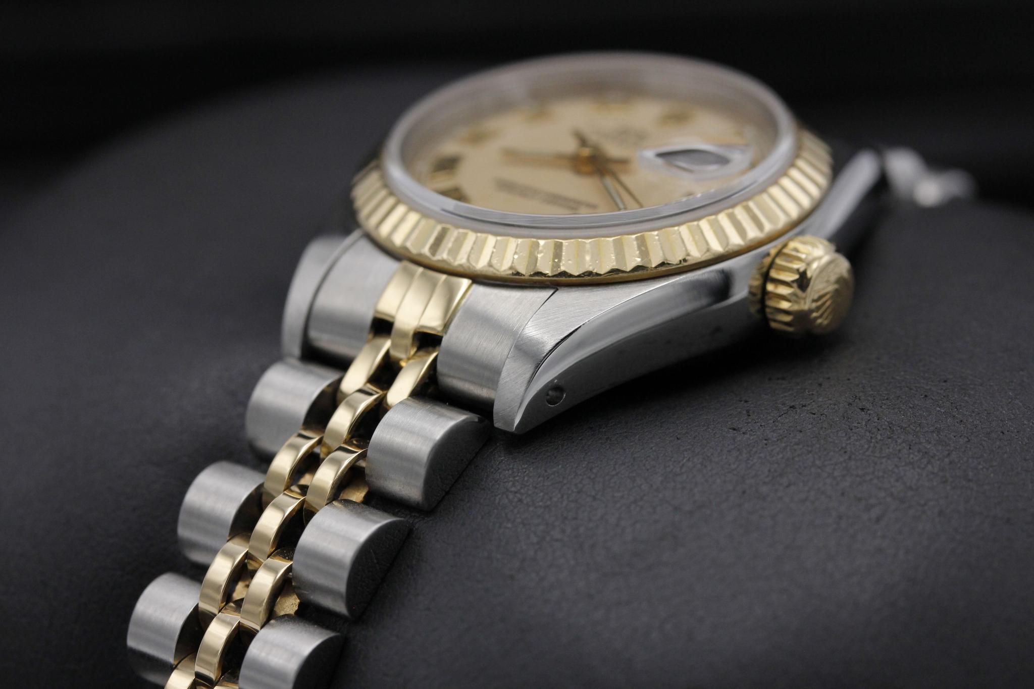 Watch Image 2