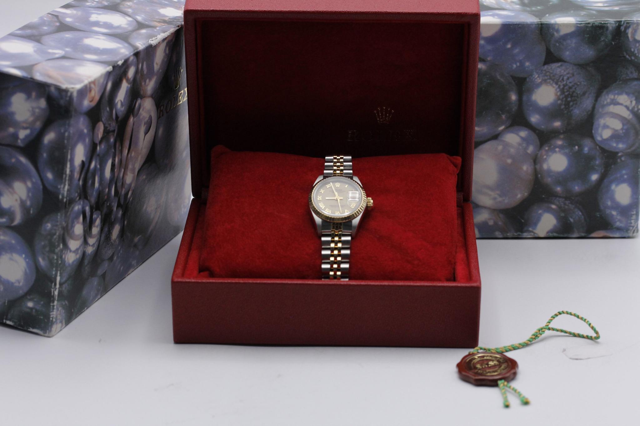 Watch Image 12